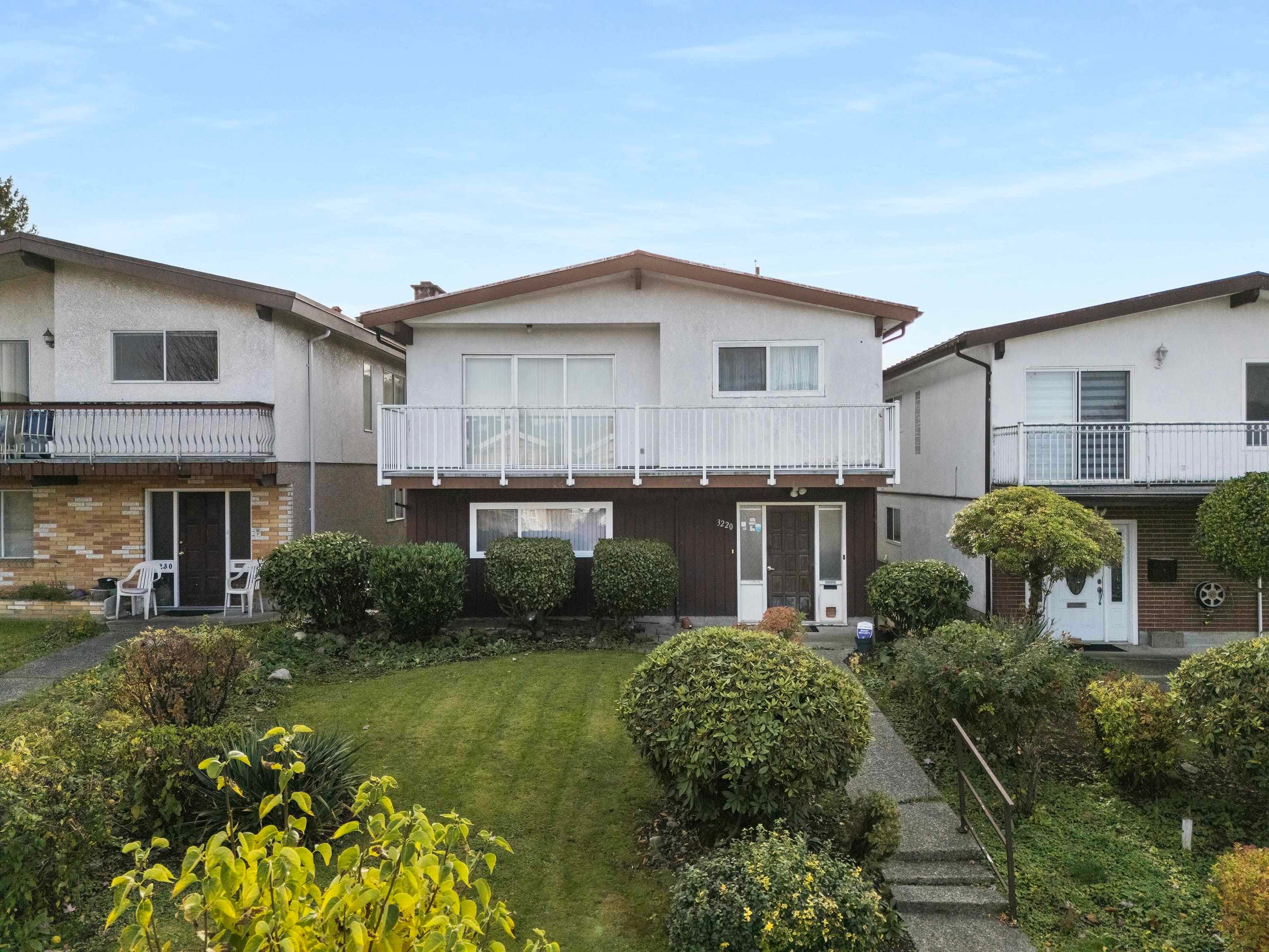 3220 E 19th Avenue, Vancouver, V5M 2T3 — photo 1