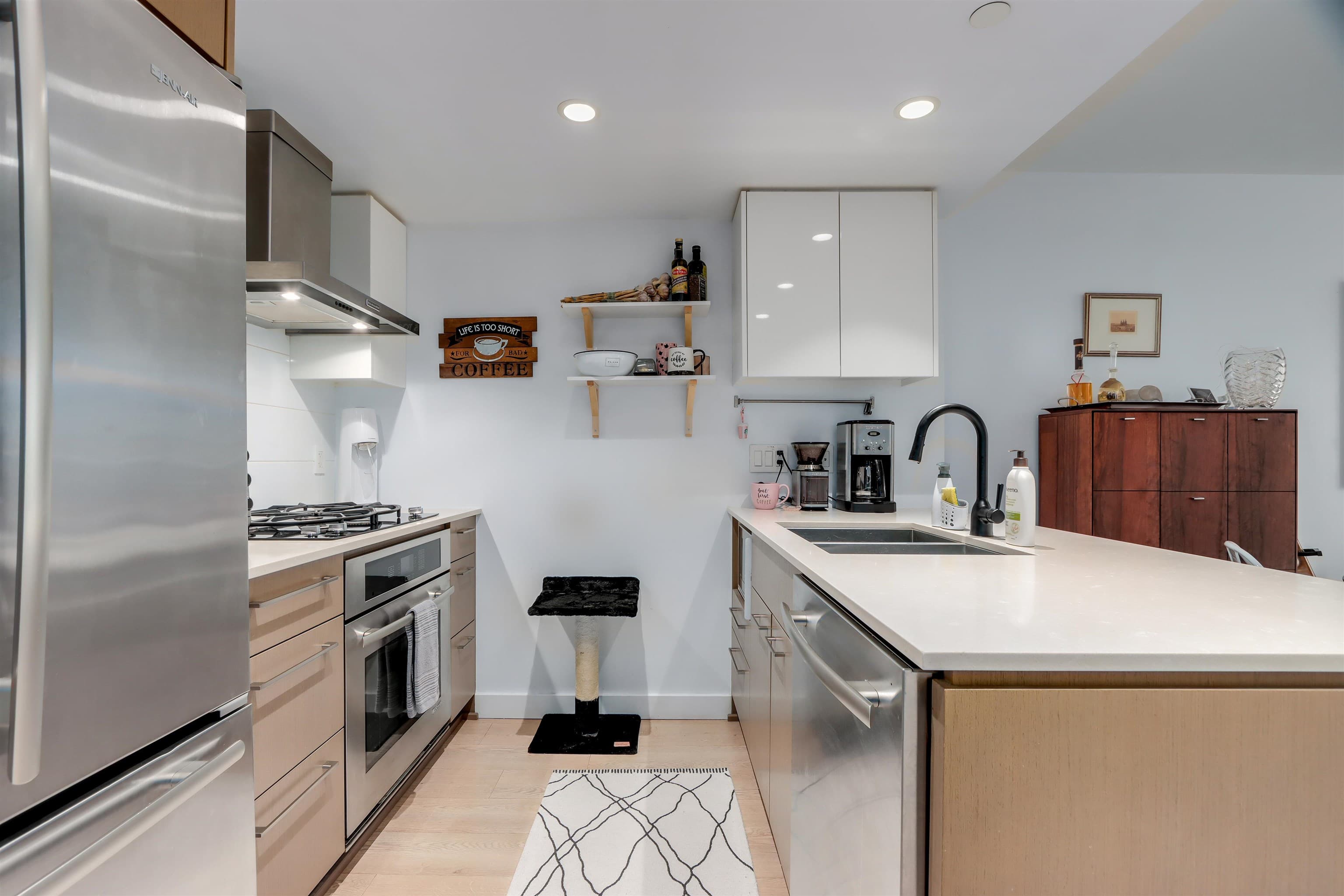 207 - 1618 Quebec Street, Vancouver, V6A 0C5 — photo 2