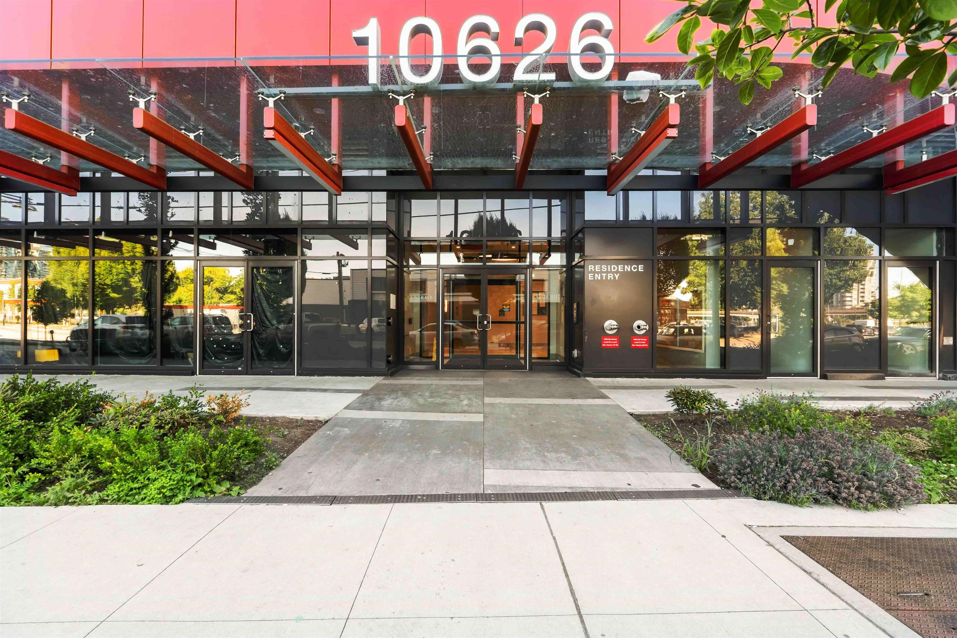 1811 - 10626 City Parkway, Surrey, V3T 0S3 — photo 2