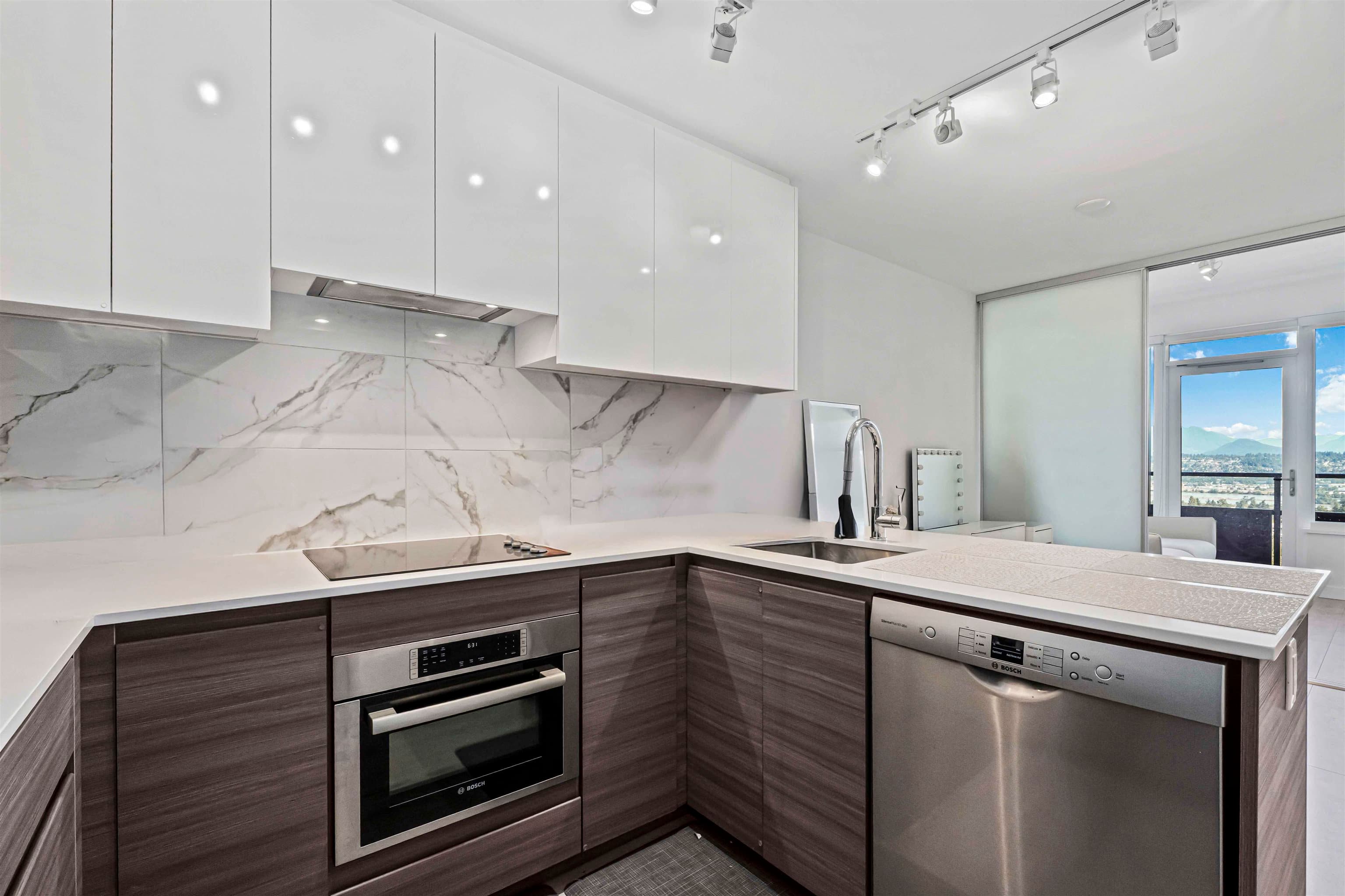1811 - 10626 City Parkway, Surrey, V3T 0S3 — photo 5