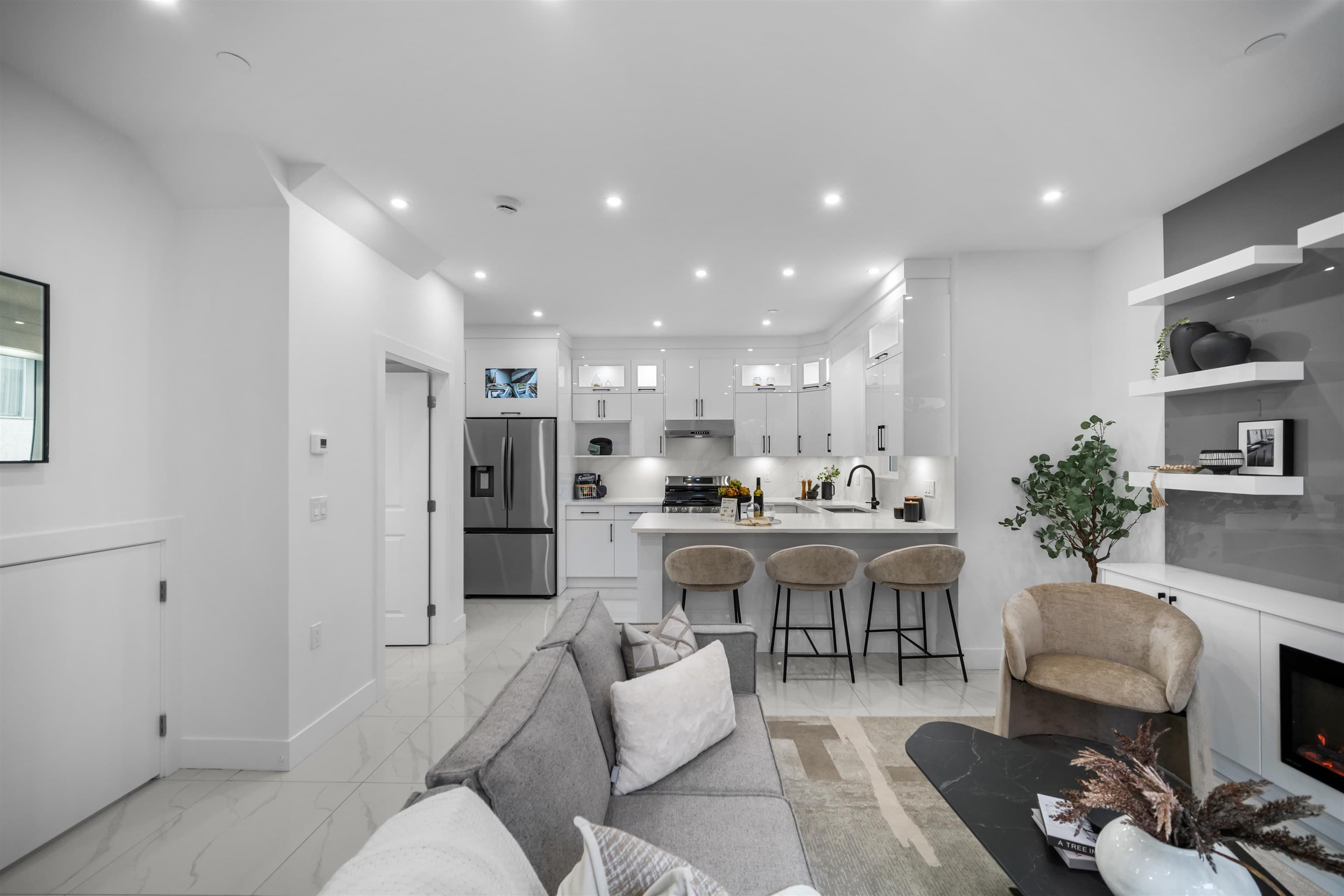 2076 E 50th Avenue, Vancouver, V5P 1V3 — photo 1