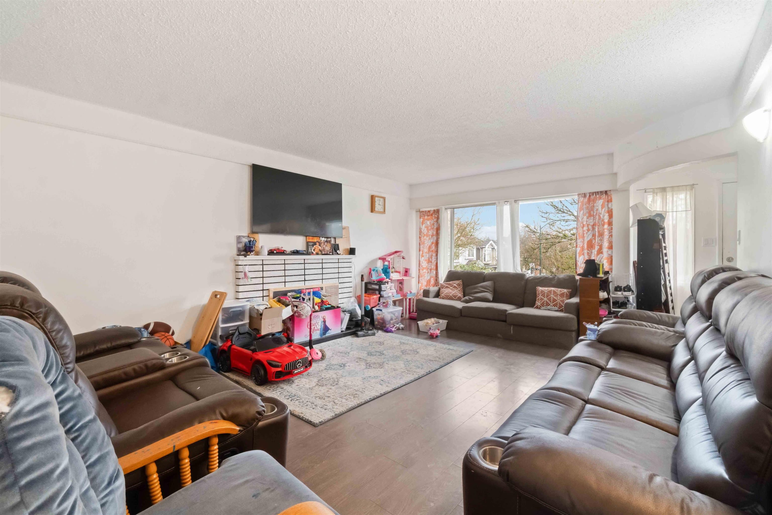 5735 Earles Street, Vancouver, V5R 3S4 — photo 3