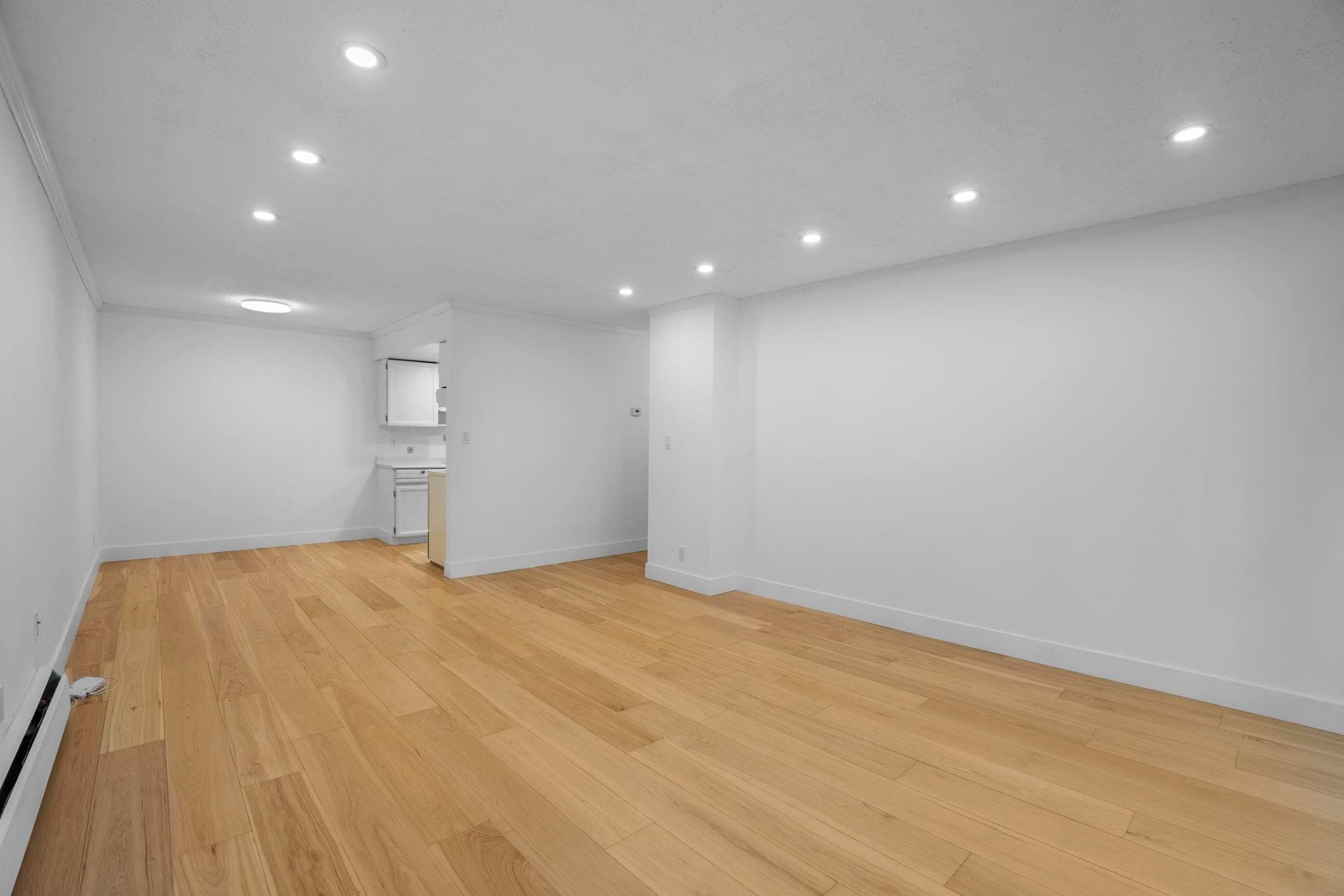 304 - 1360 Martin Street, White Rock, V4B 3W5 — photo 4