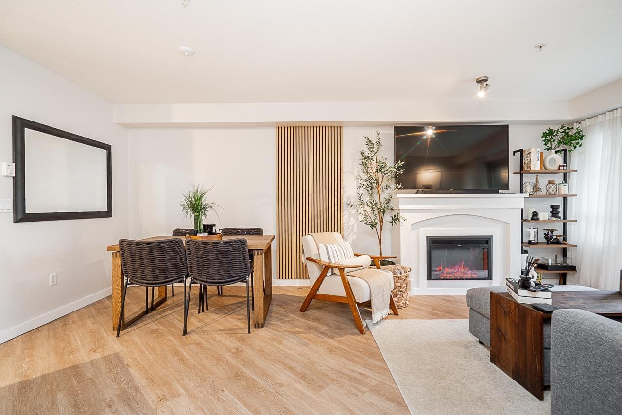 211 - 3132 Dayanee Springs Boulevard, Coquitlam