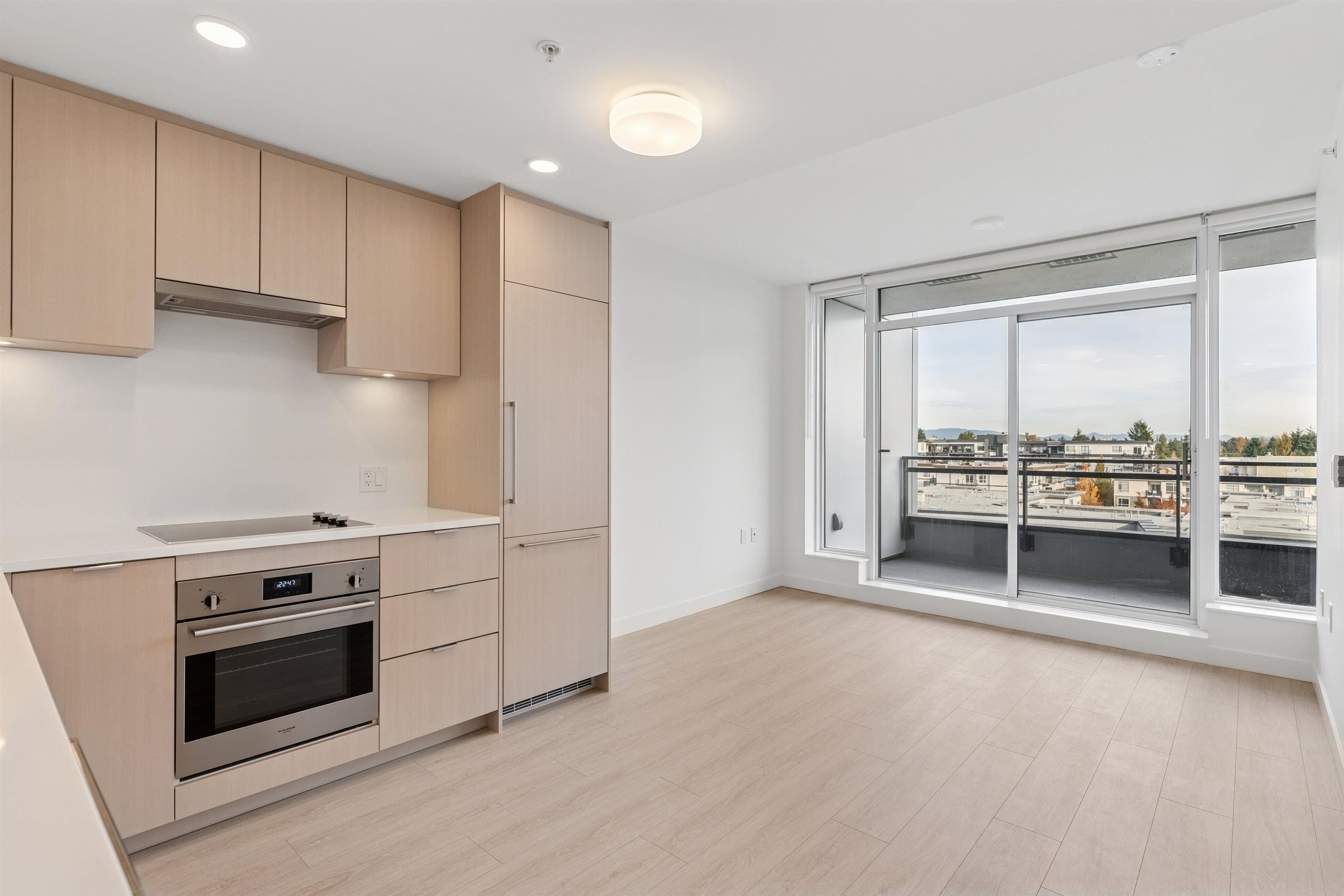 1001 - 13675 107a Avenue, Surrey, V3T 0X2 — photo 3