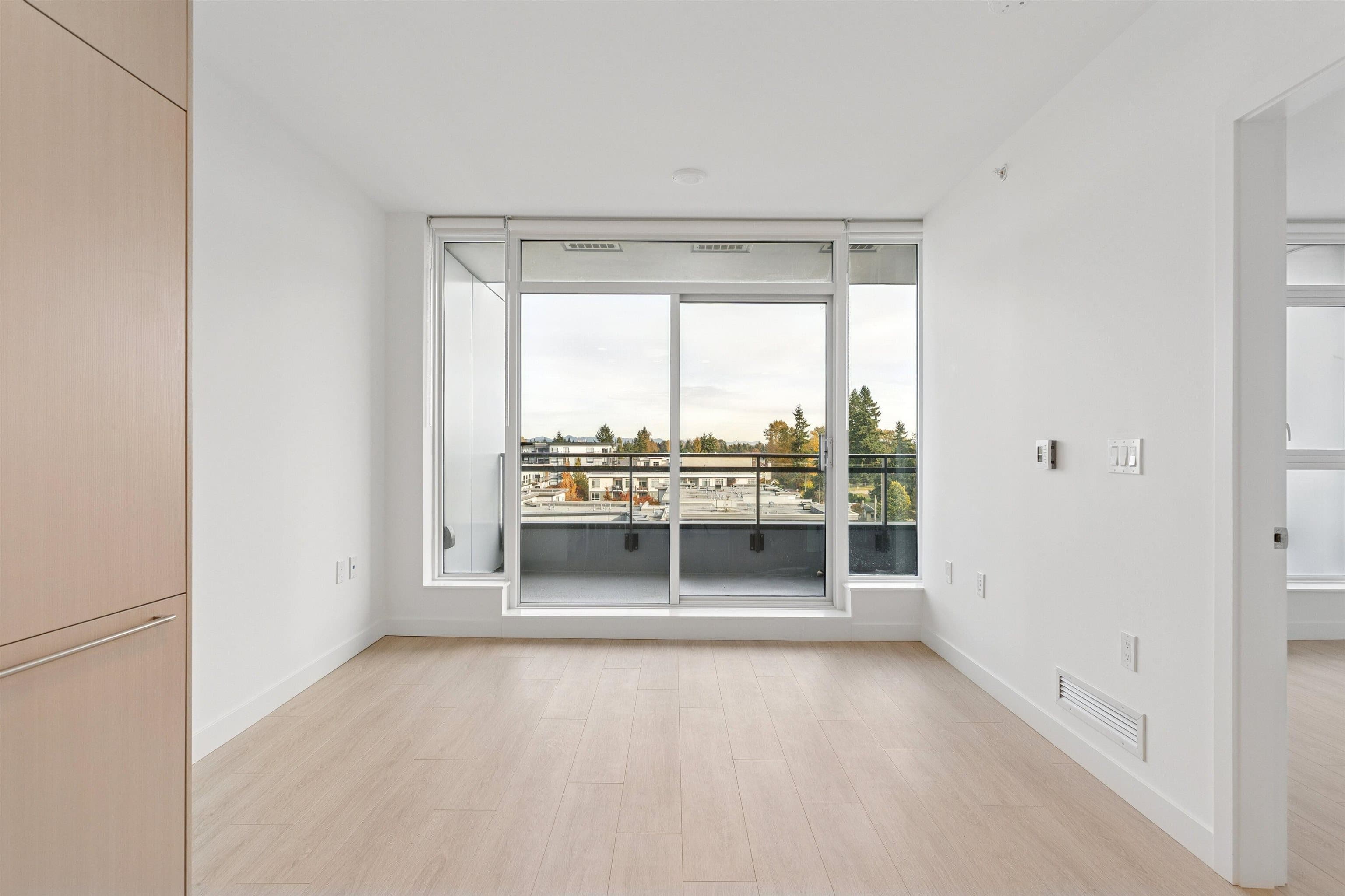 1001 - 13675 107a Avenue, Surrey, V3T 0X2 — photo 4