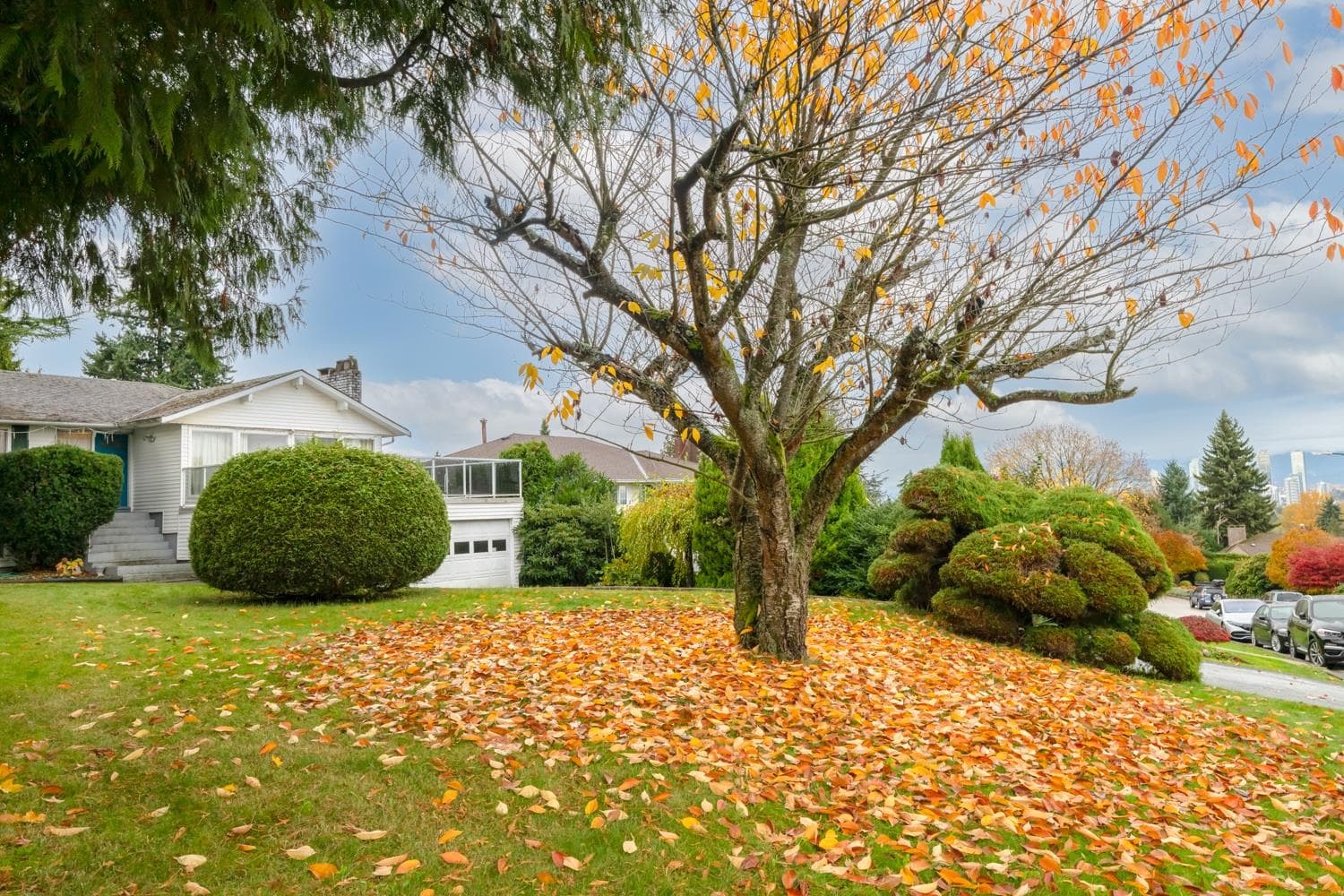 5681 Sardis Crescent, Burnaby, V5H 3K4 — photo 3