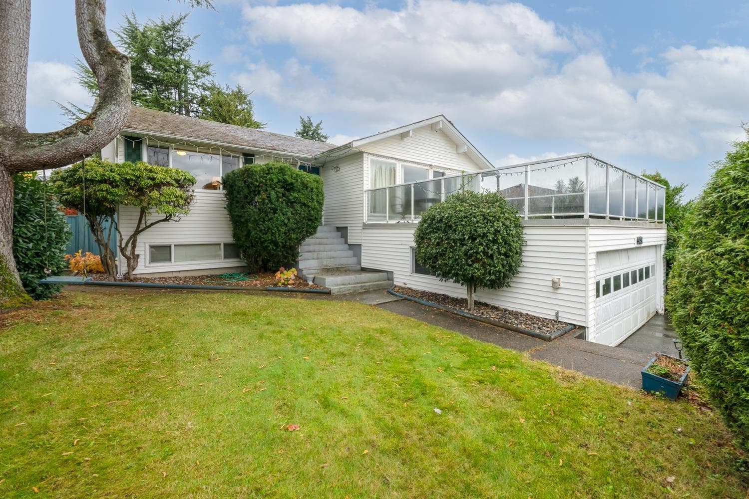 5681 Sardis Crescent, Burnaby, V5H 3K4 — photo 1