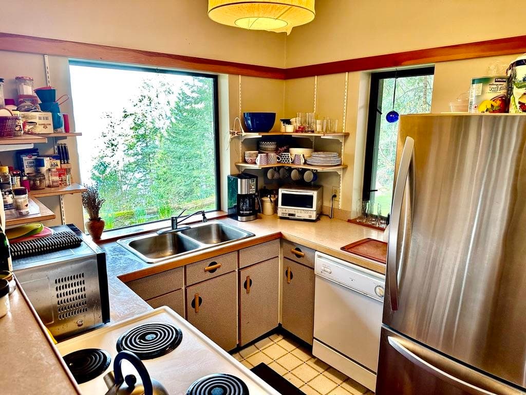 398 East Point Road, Saturna Island, V0N 2Y0 — photo 3