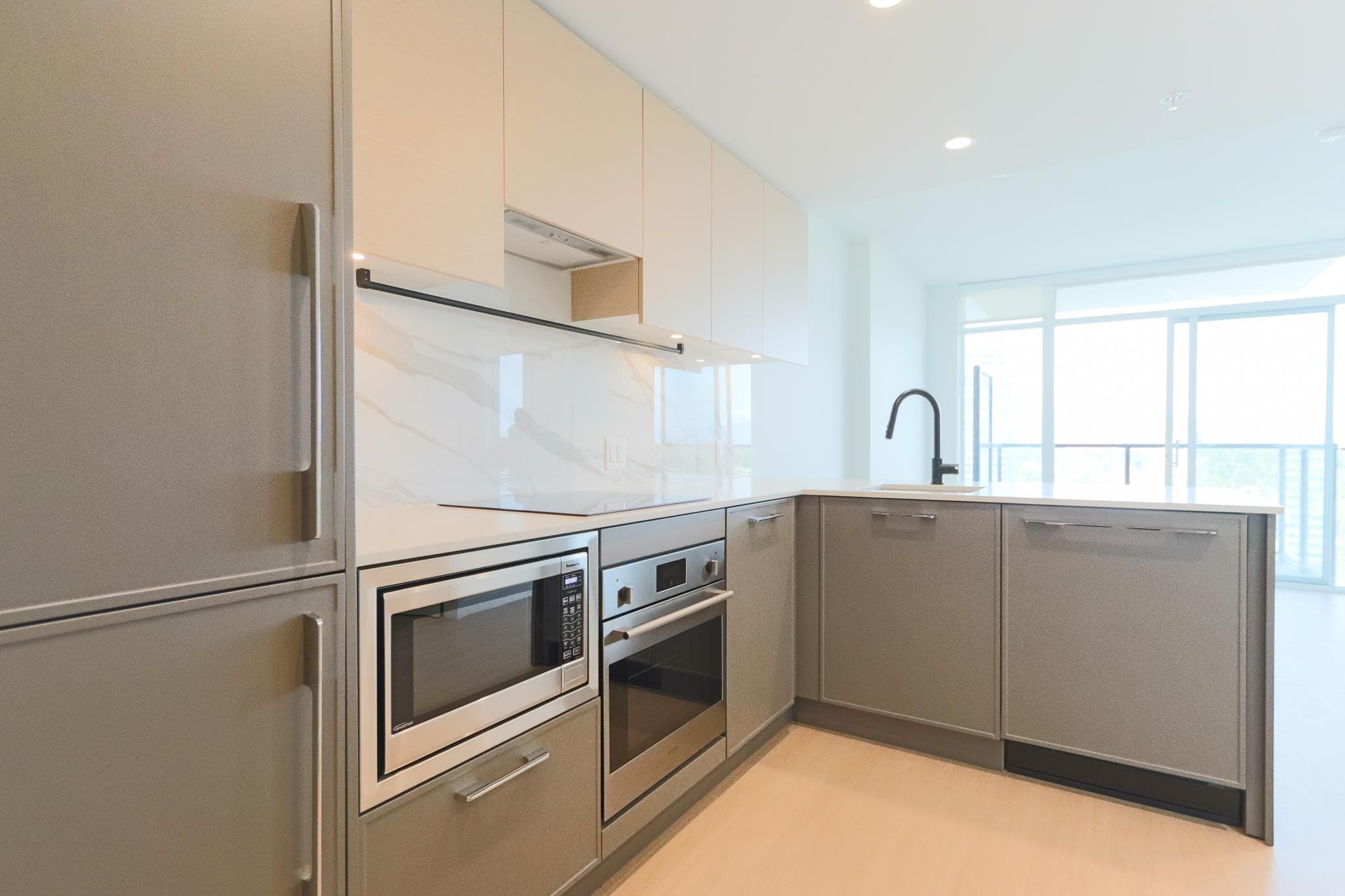 2103 - 13745 George Junction, Surrey, V3T 0V8 — photo 2