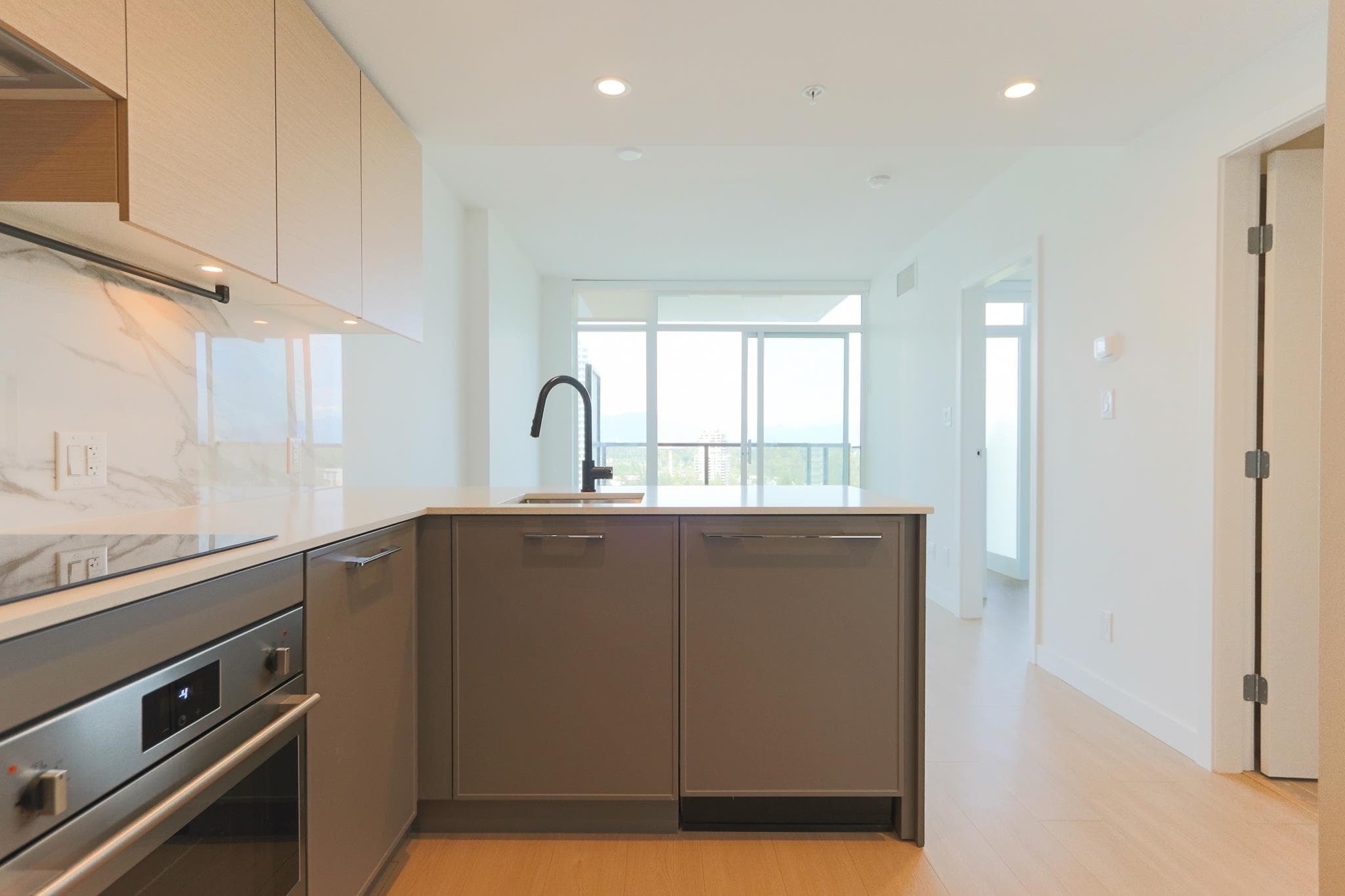 2103 - 13745 George Junction, Surrey, V3T 0V8 — photo 3
