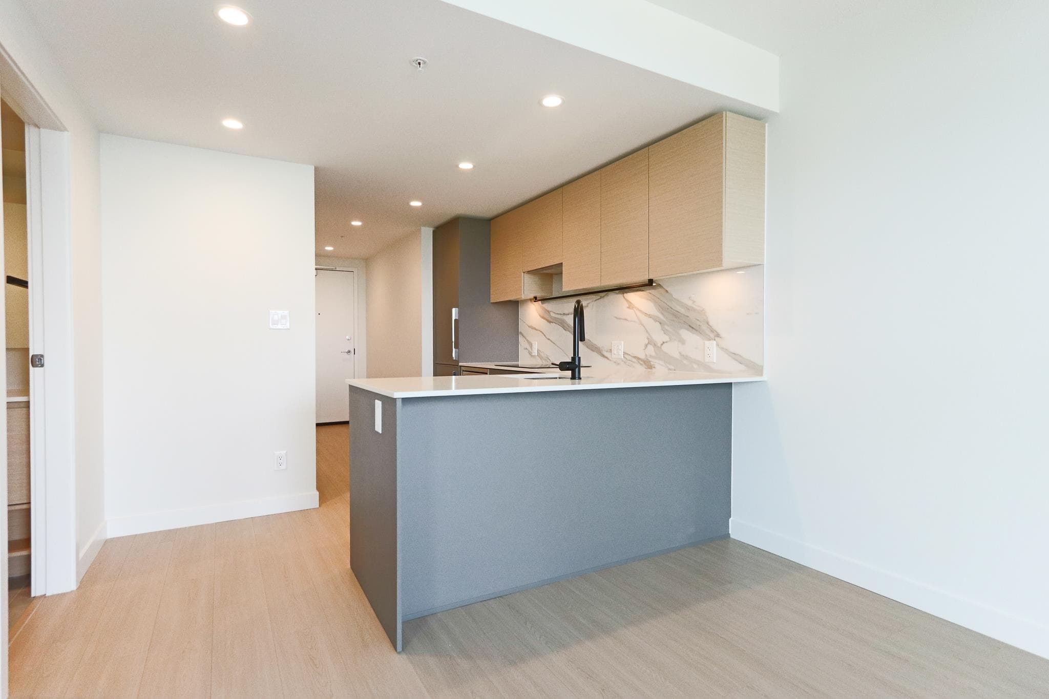 2103 - 13745 George Junction, Surrey, V3T 0V8 — photo 4