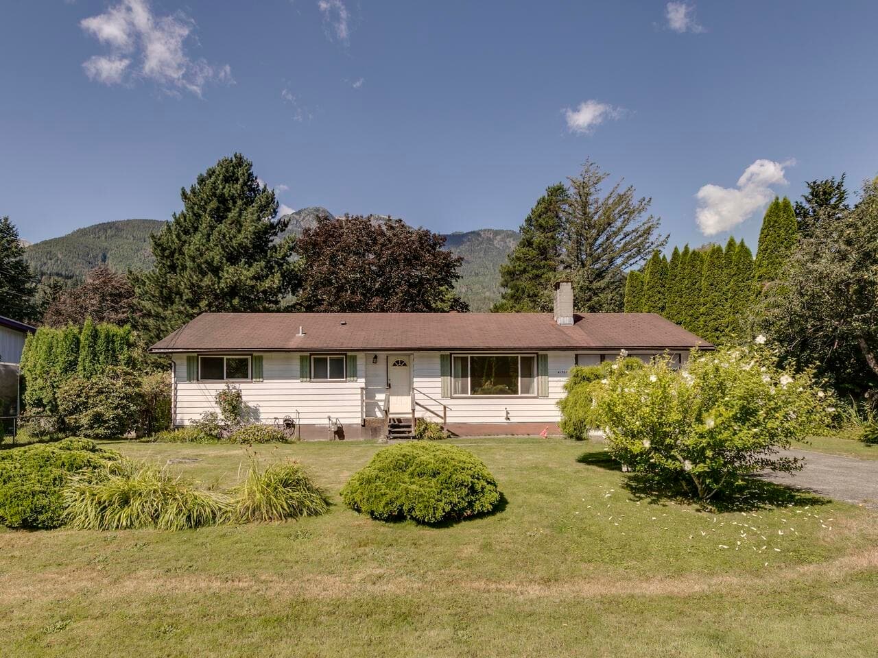 41587 Grant Road, Squamish, V0N 1H0 — photo 2