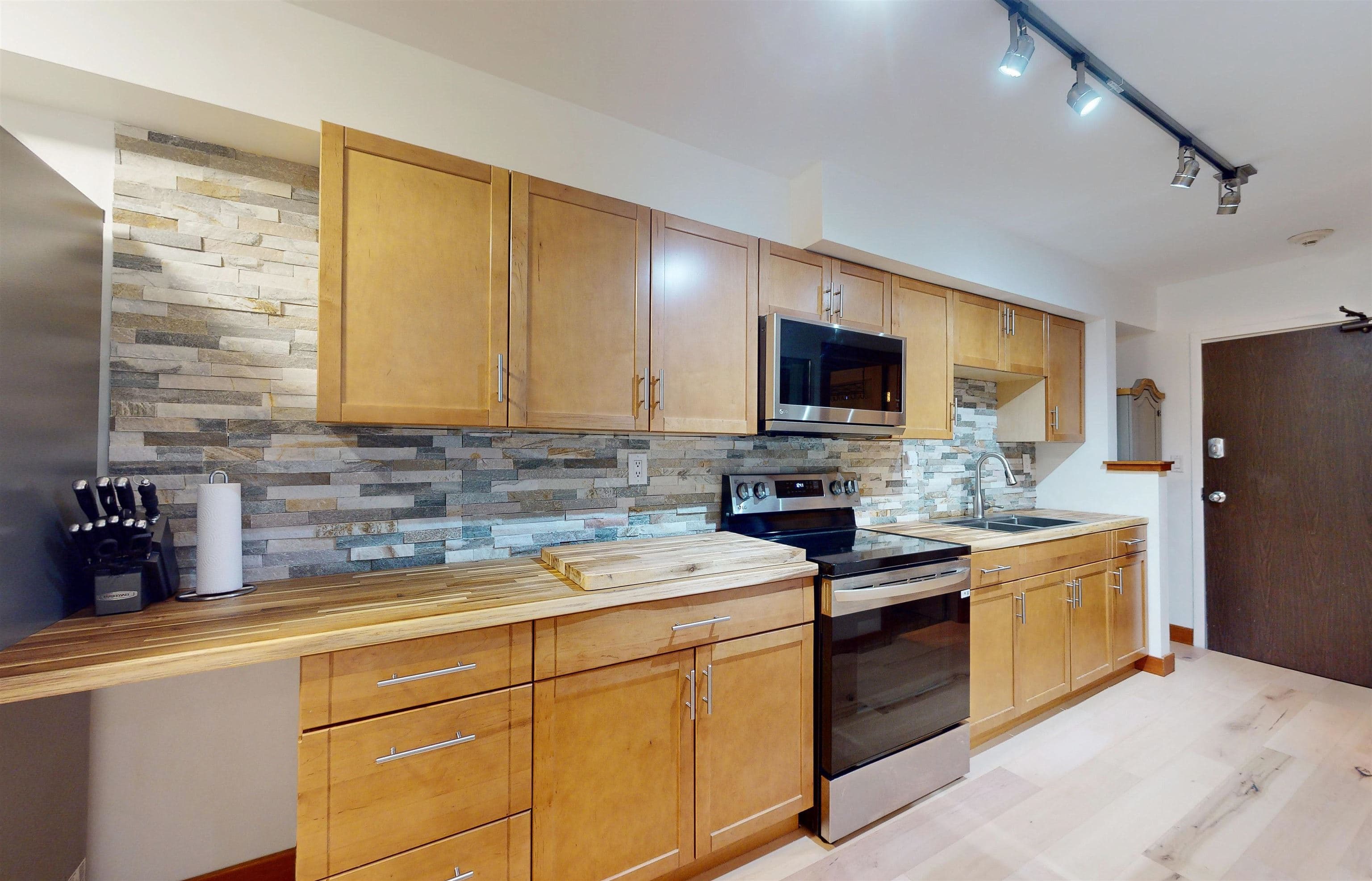 301 - 2021 Karen Crescent, Whistler, V8E 0H1 — photo 5