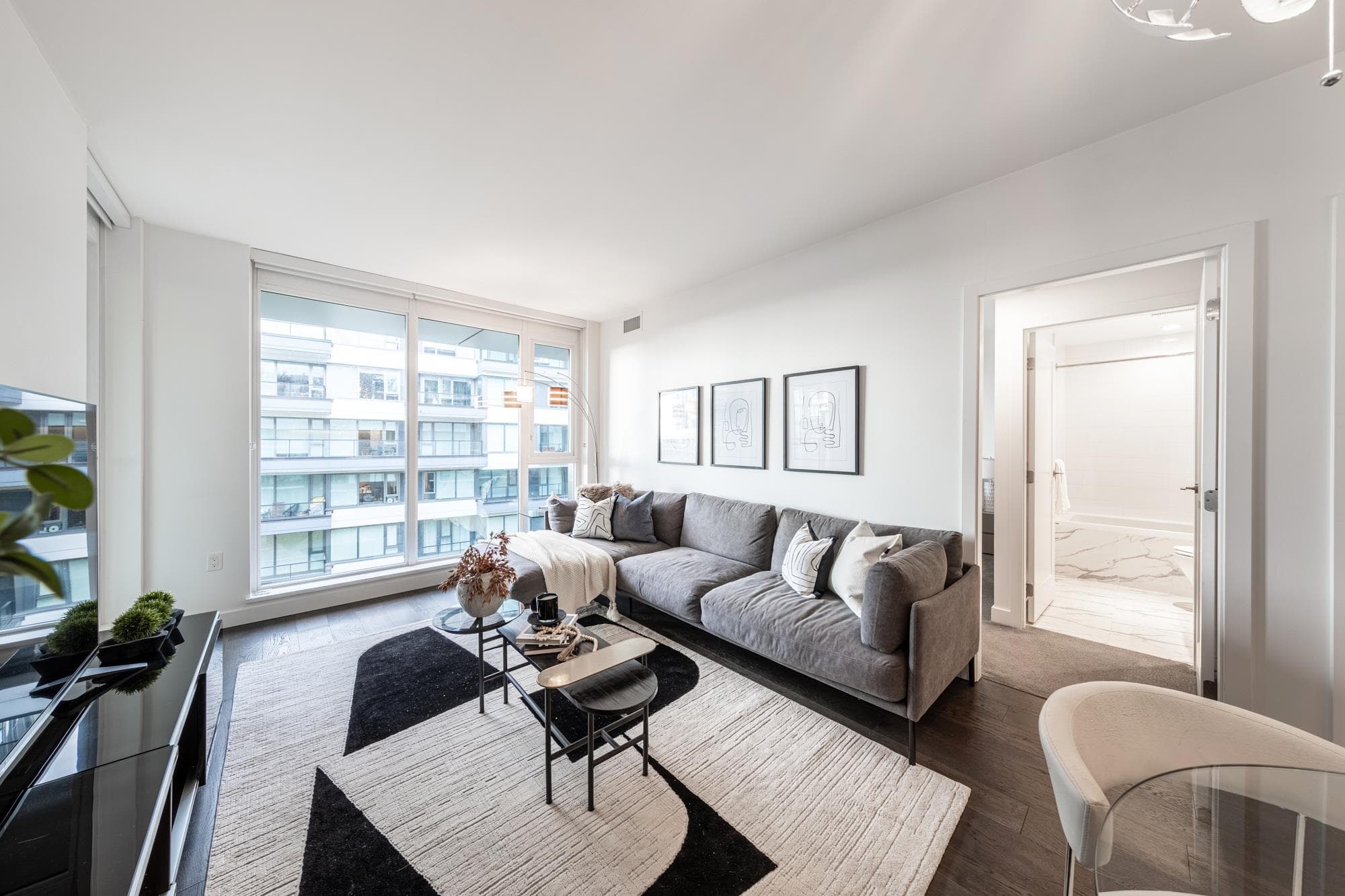 902 - 3331 No. 3 Road, Richmond, V6X 2B6 — photo 3