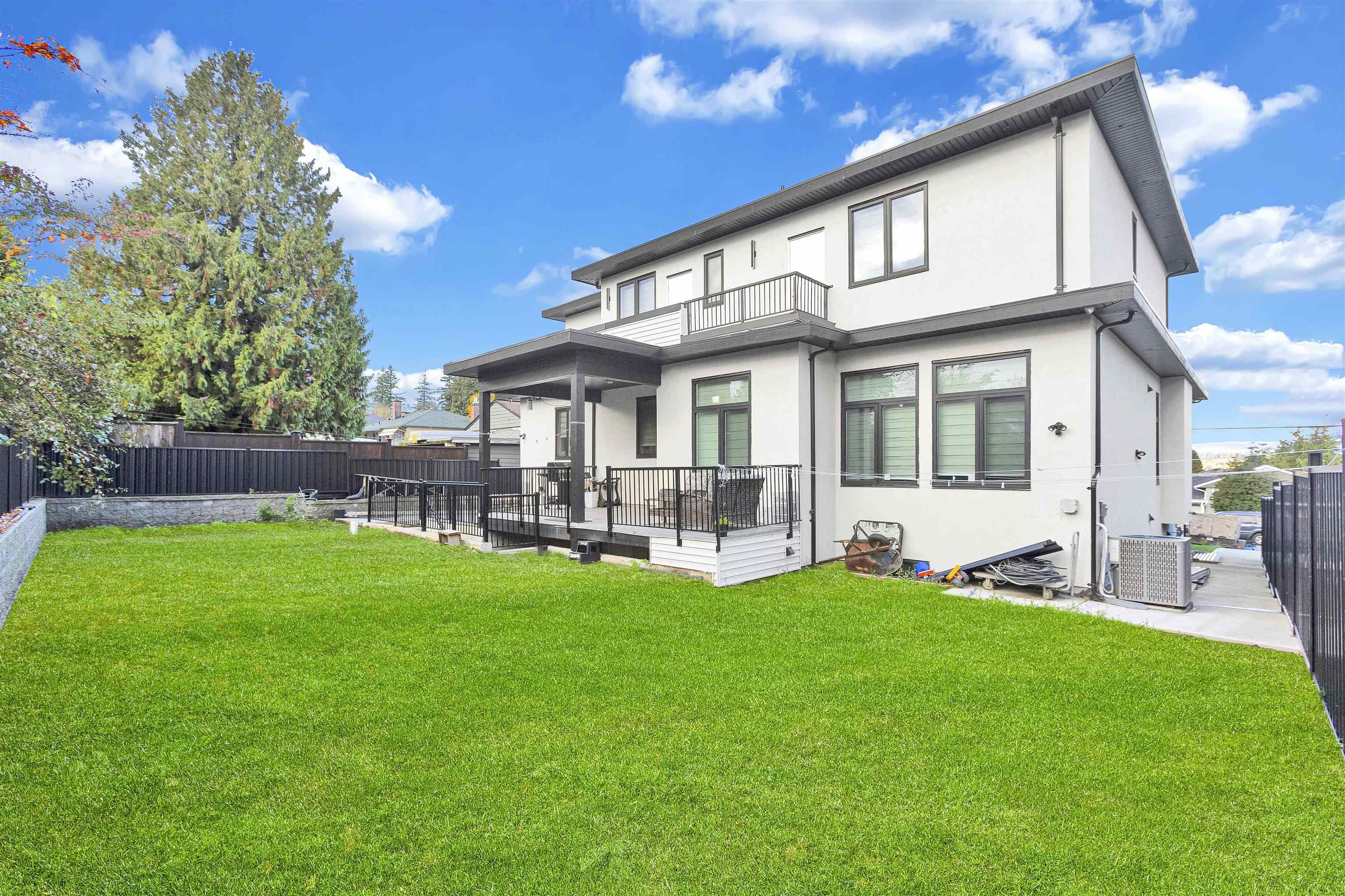 14714 111a Avenue, Surrey, V3R 2E1 — photo 4