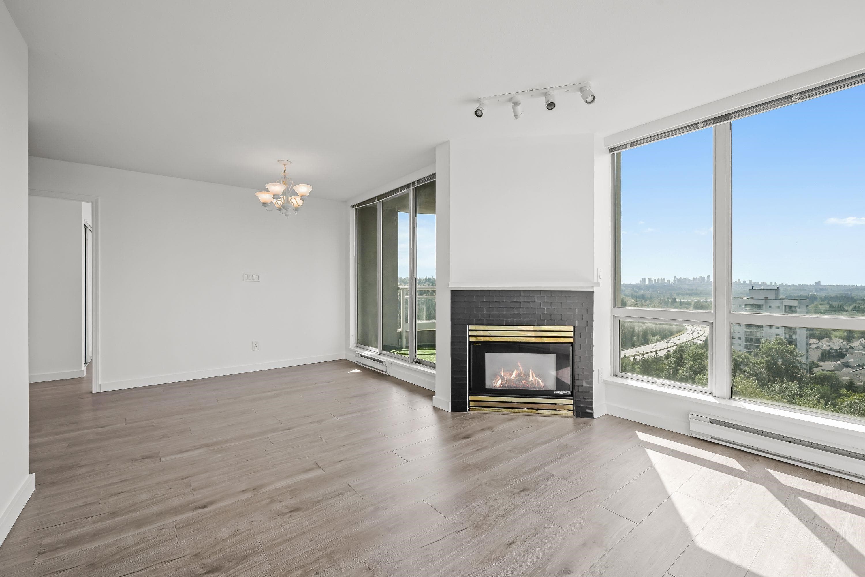 2305 - 9603 Manchester Drive, Burnaby, V3N 4Y7 — photo 3