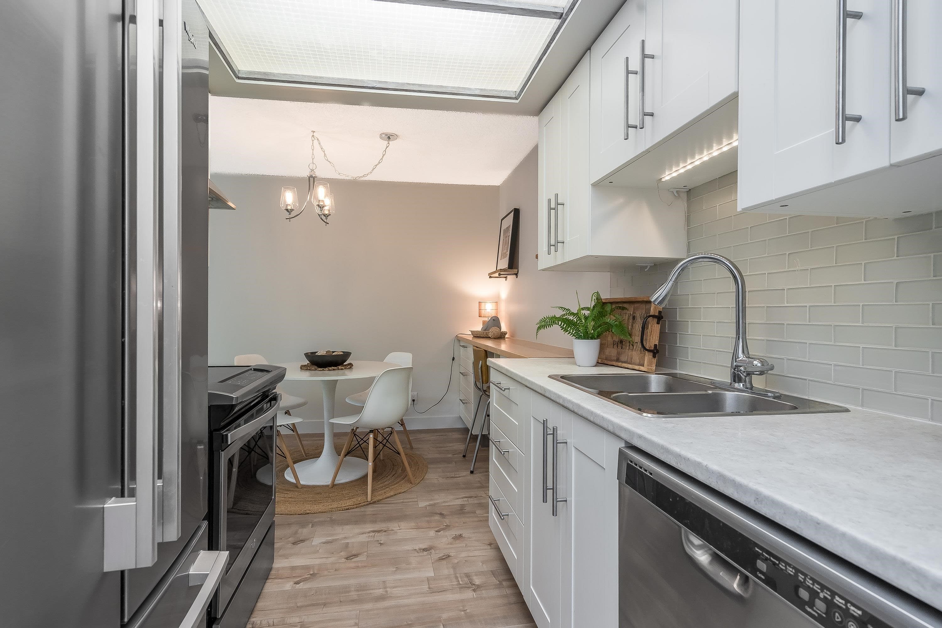 303 - 1360 Martin Street, White Rock, V4B 3W5 — photo 2