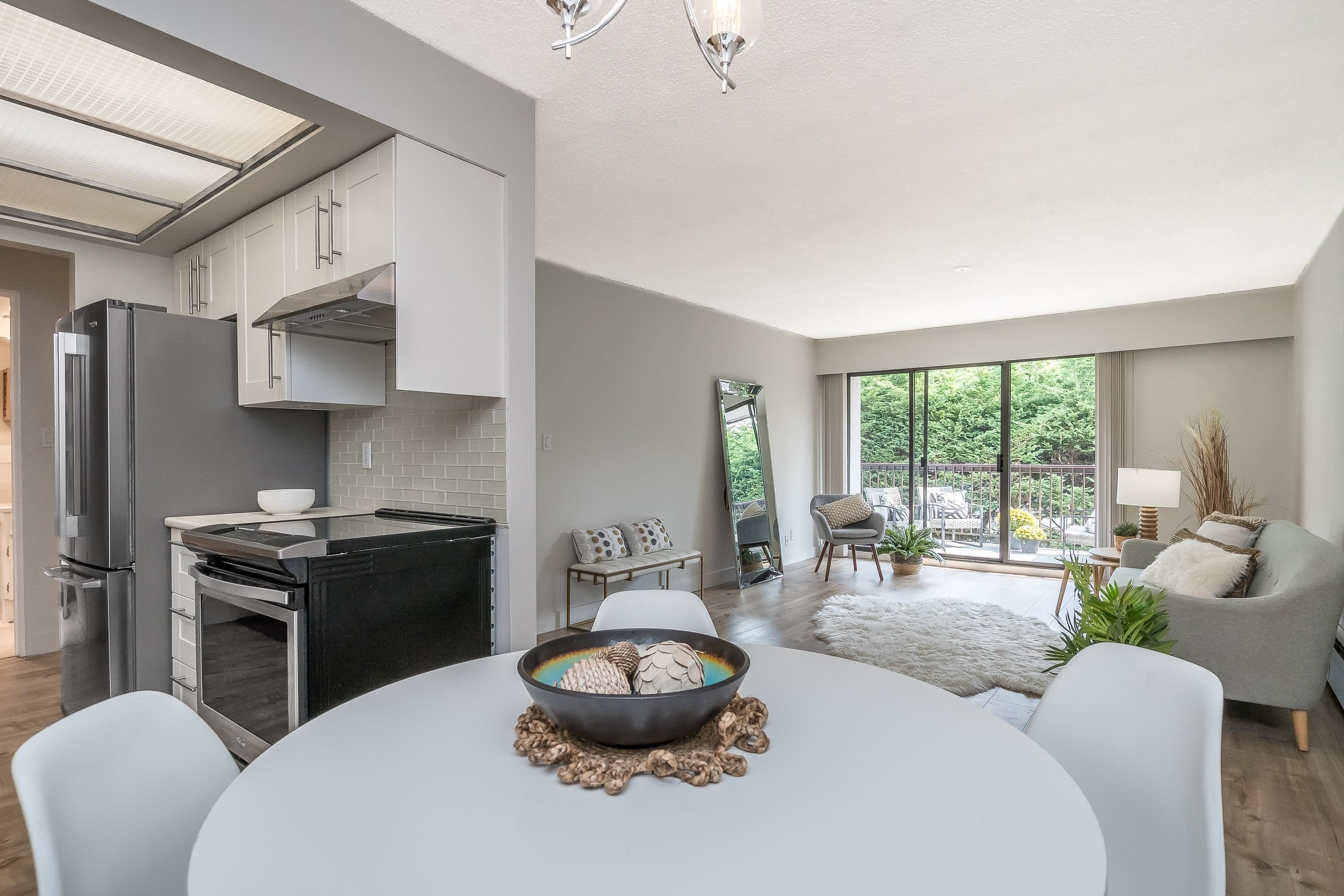 303 - 1360 Martin Street, White Rock, V4B 3W5 — photo 4