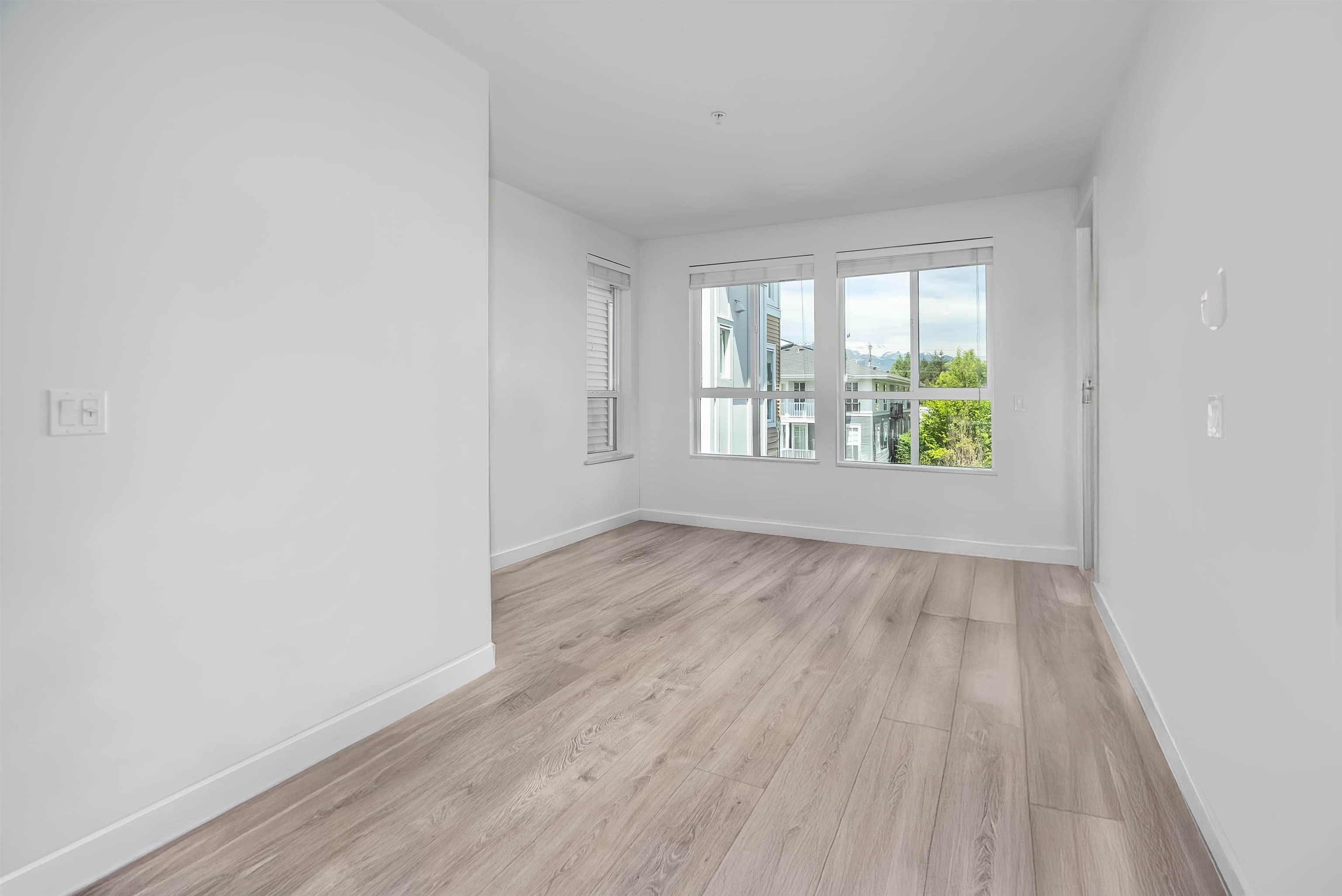 303 - 611 Regan Avenue, Coquitlam, V3J 0E5 — photo 3
