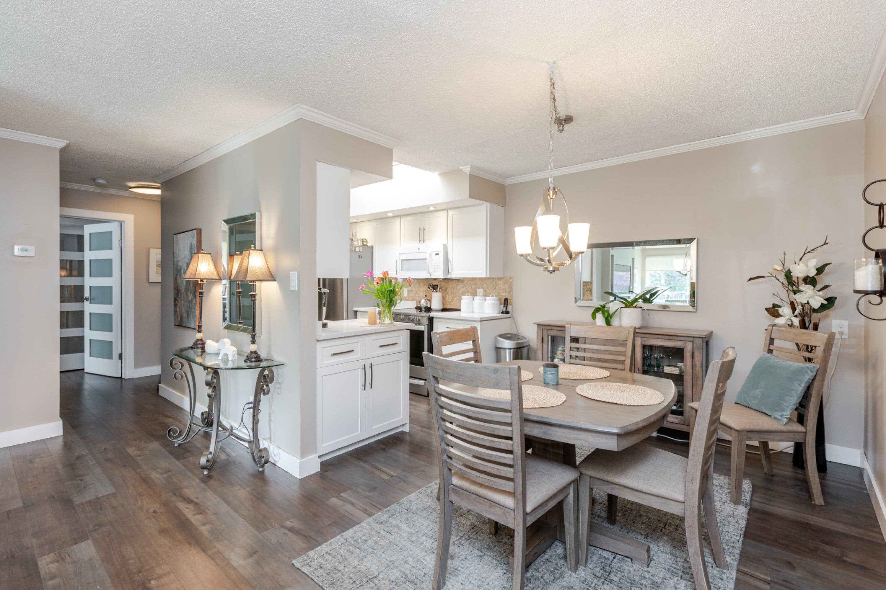 305 - 1351 Martin Street, White Rock, V4B 3W6 — photo 1