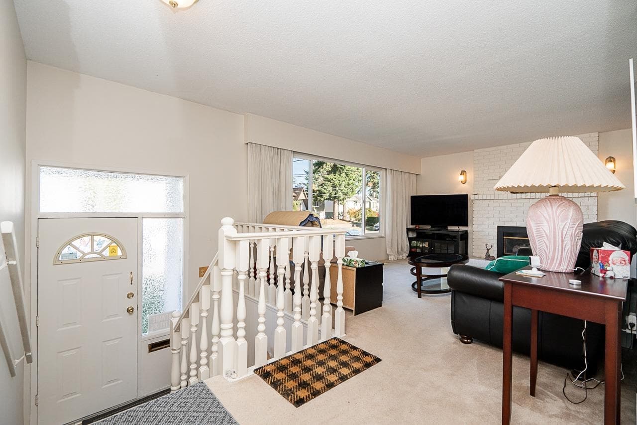 11656 81a Avenue, Delta, V4C 2A9 — photo 2