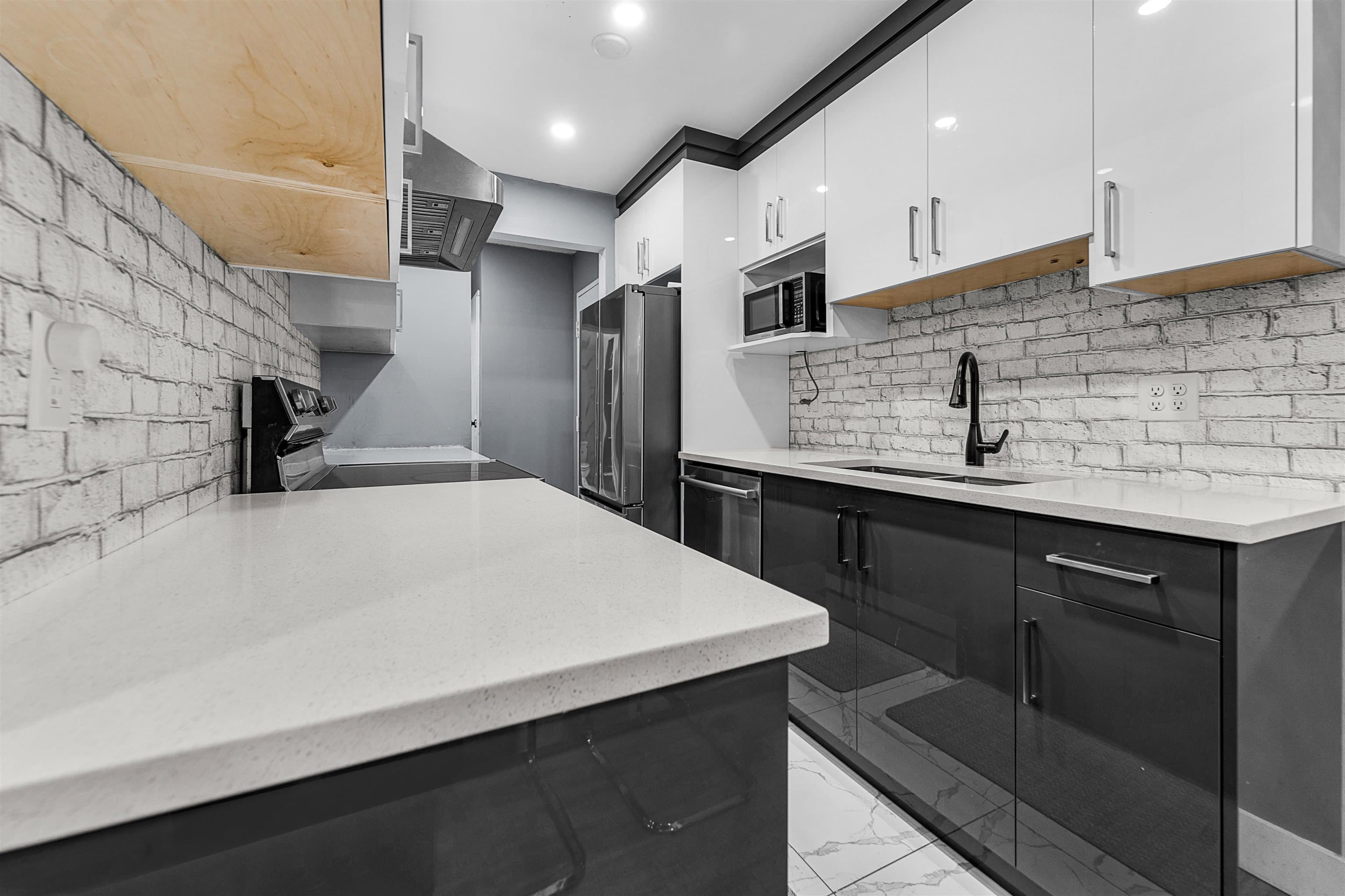 312 - 10061 150 Street, Surrey, V3R 4A7 — photo 5