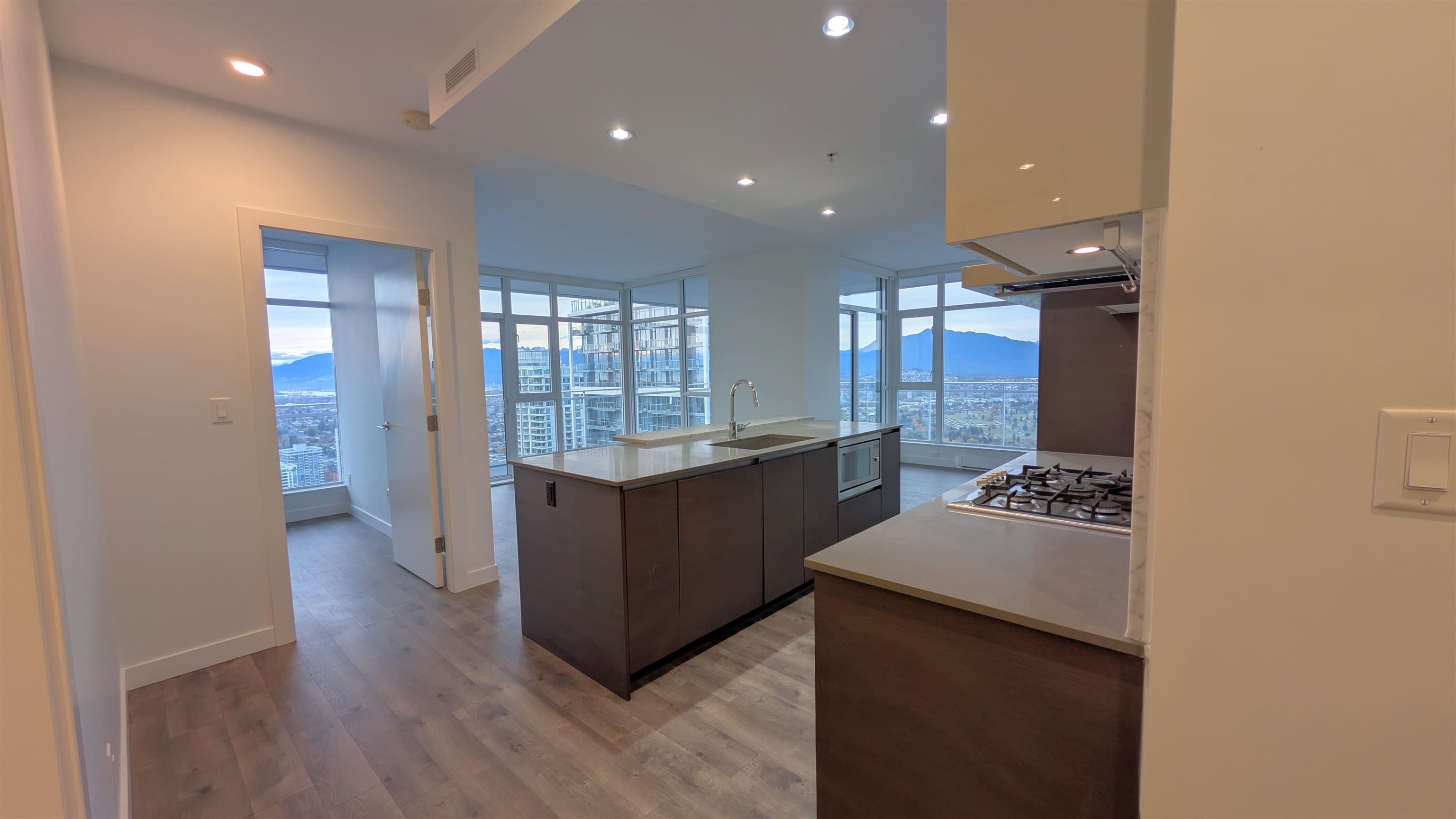 5008 - 4670 Assembly Way, Burnaby, V5H 0H3 — photo 3