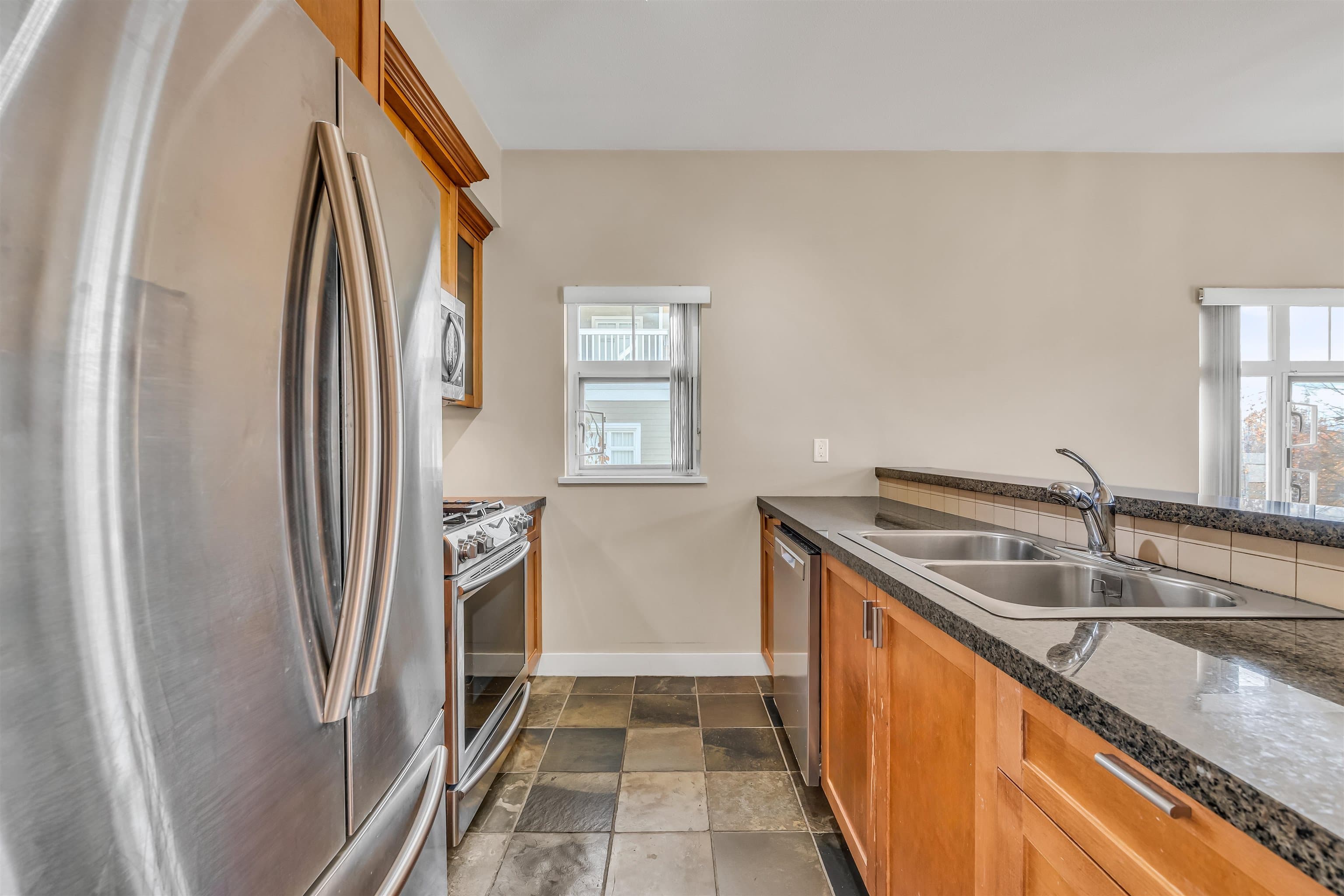 157 - 7388 Macpherson Avenue, Burnaby, V5J 0B1 — photo 3