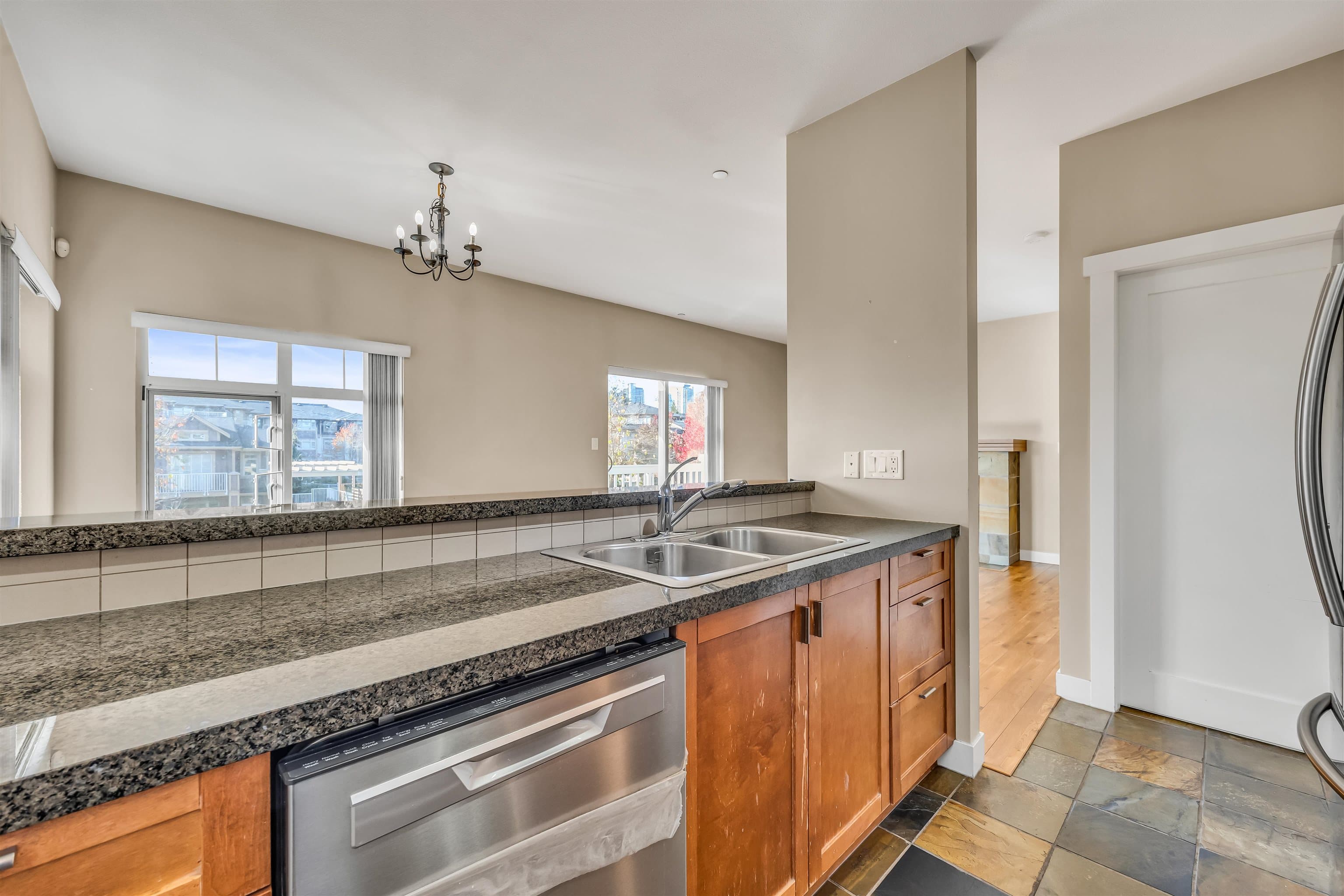 157 - 7388 Macpherson Avenue, Burnaby, V5J 0B1 — photo 4
