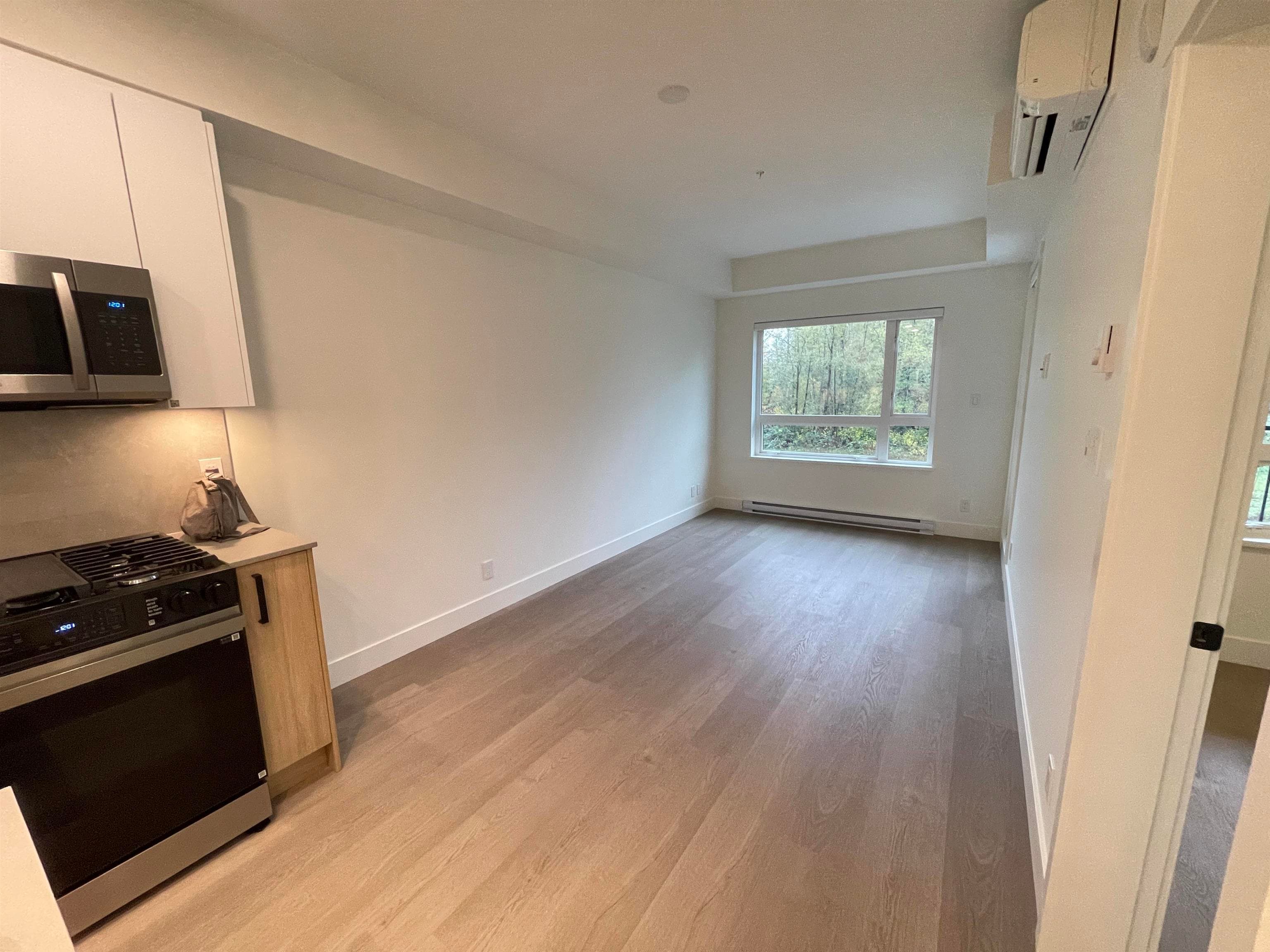 8230 208b Street, Langley, V2Y 4A2 — photo 2