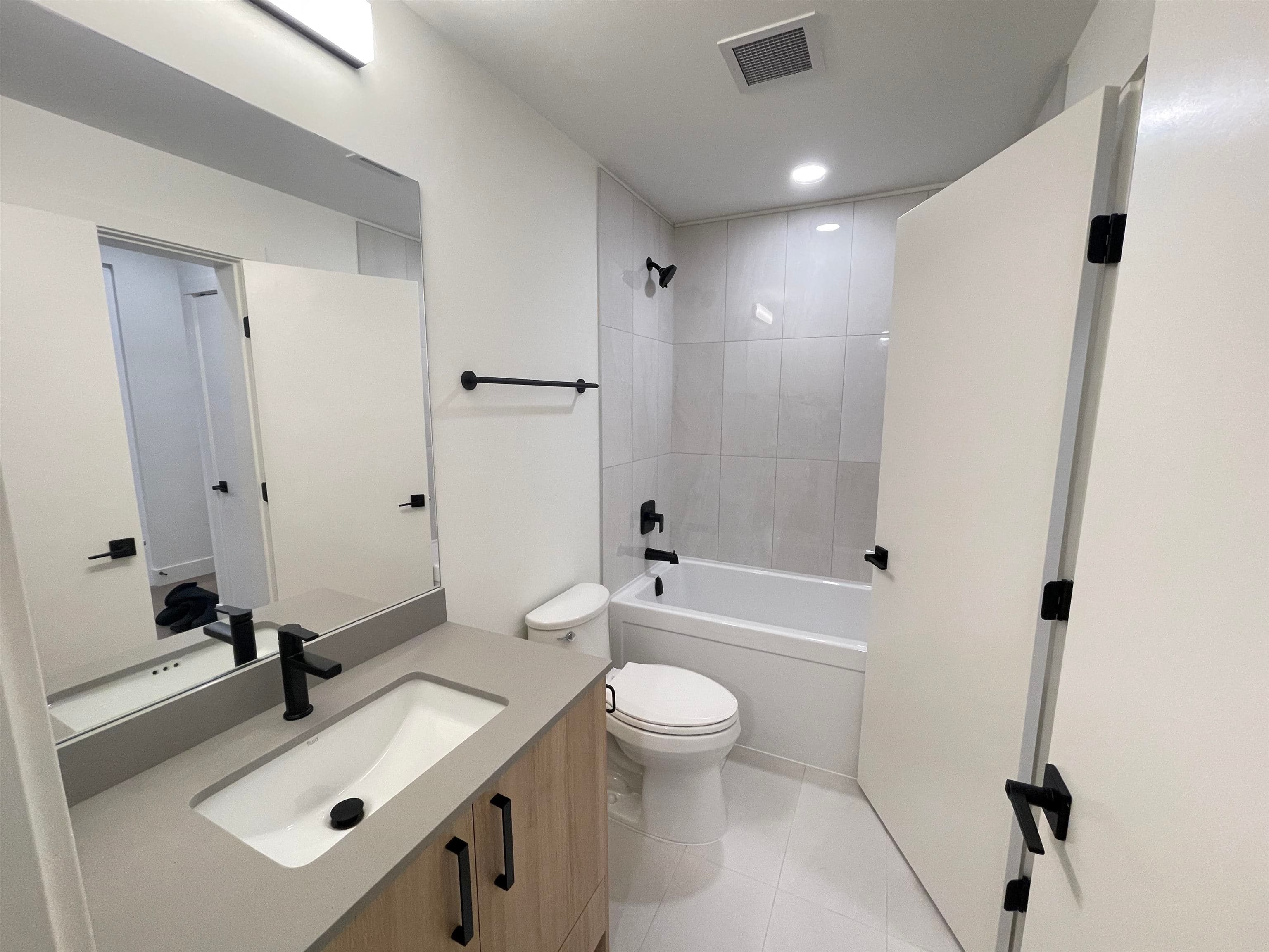 8230 208b Street, Langley, V2Y 4A2 — photo 3