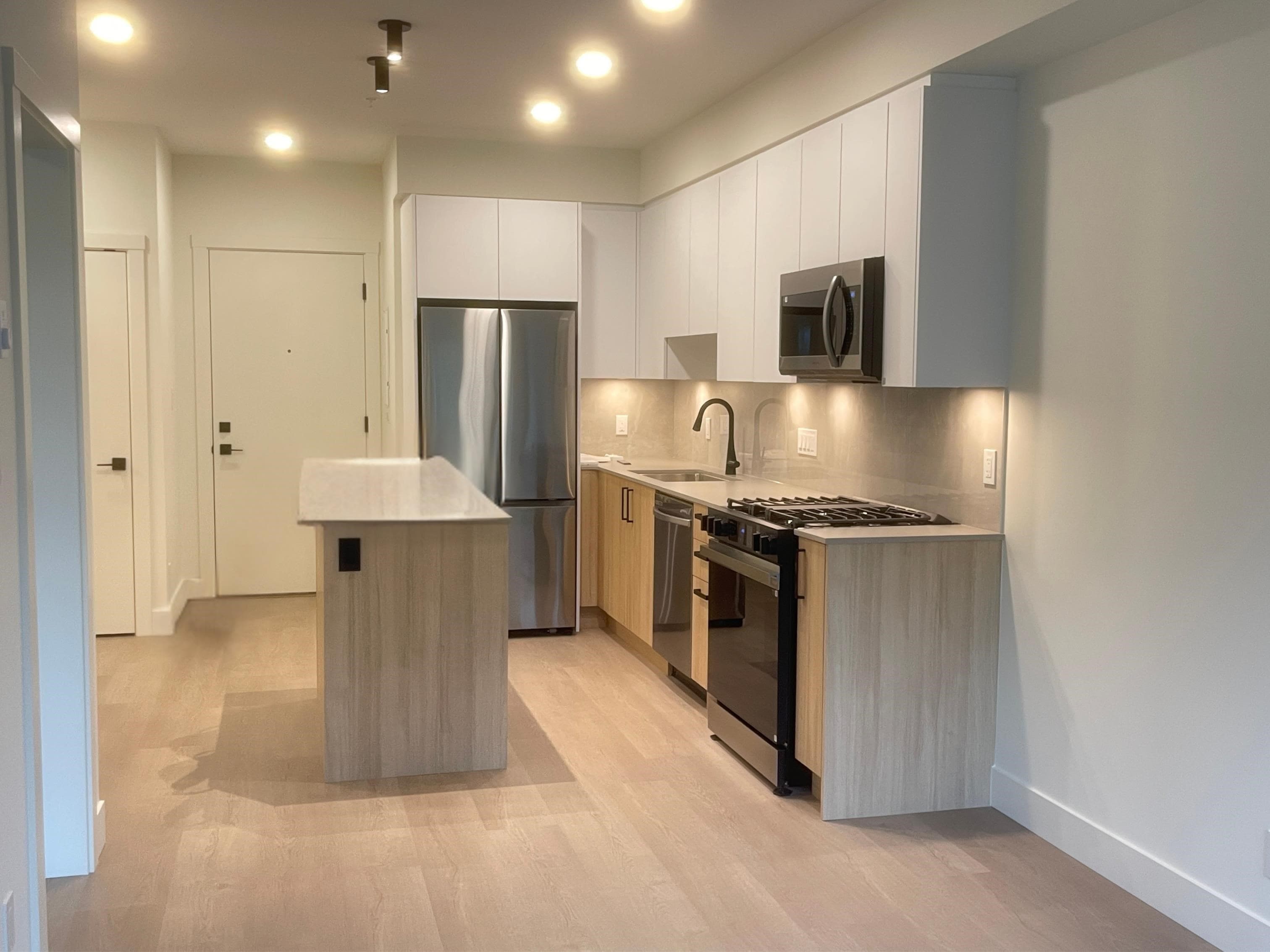 8230 208b Street, Langley, V2Y 4A2 — photo 1