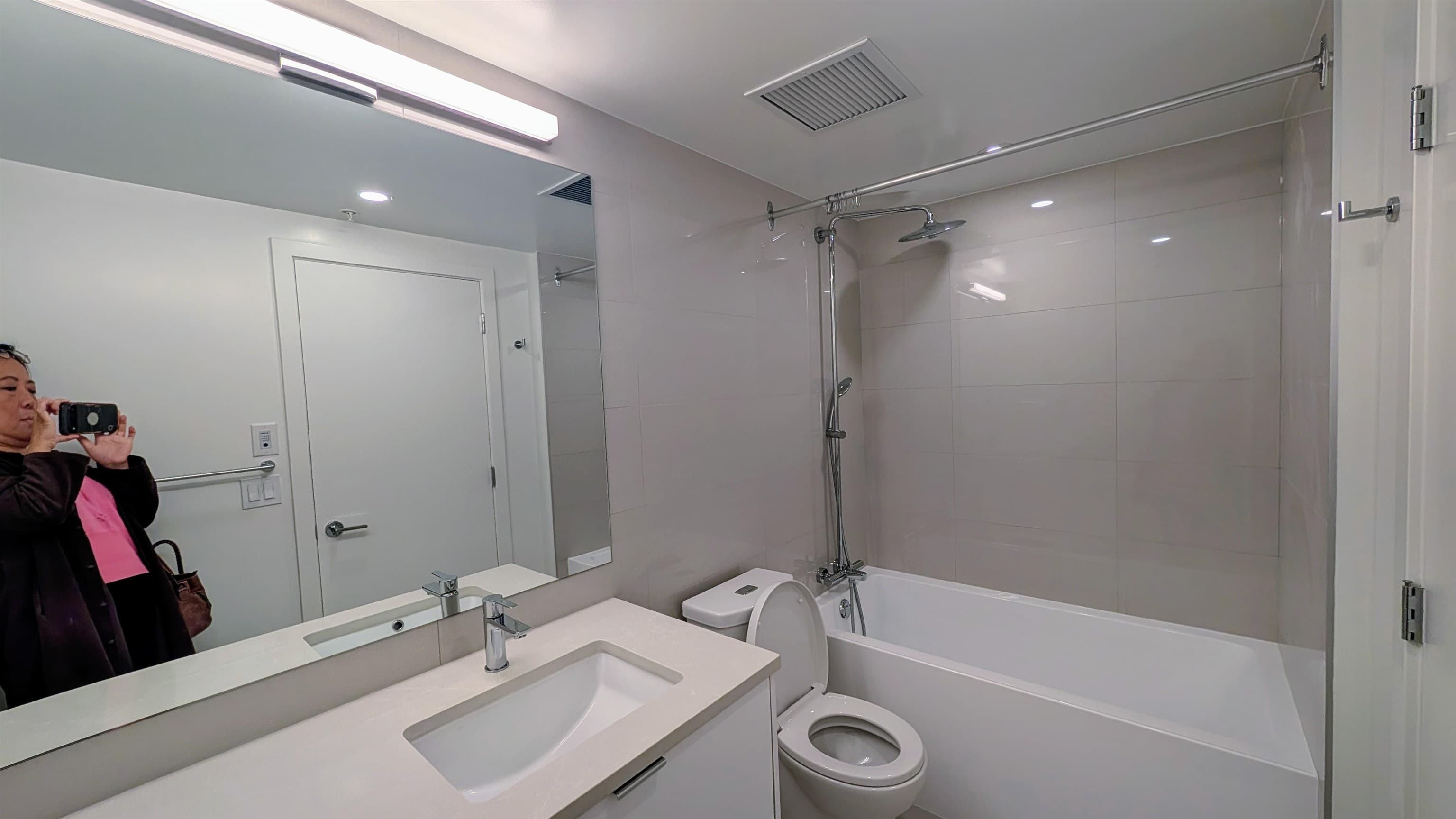 2612 - 13675 107a Avenue, Surrey, V3T 0X2 — photo 2