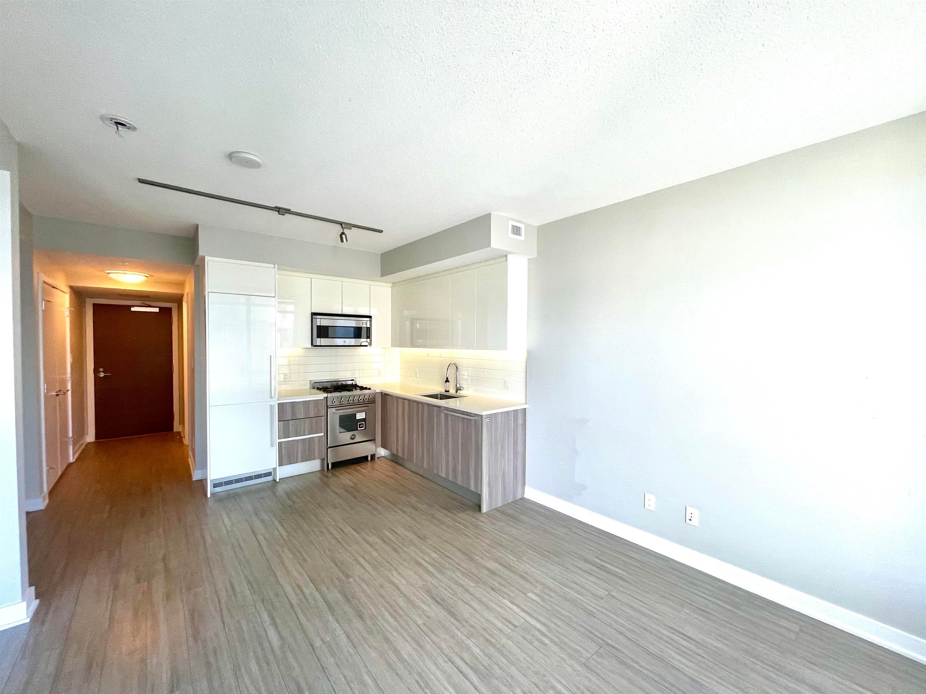 2305 - 4900 Lennox Lane, Burnaby