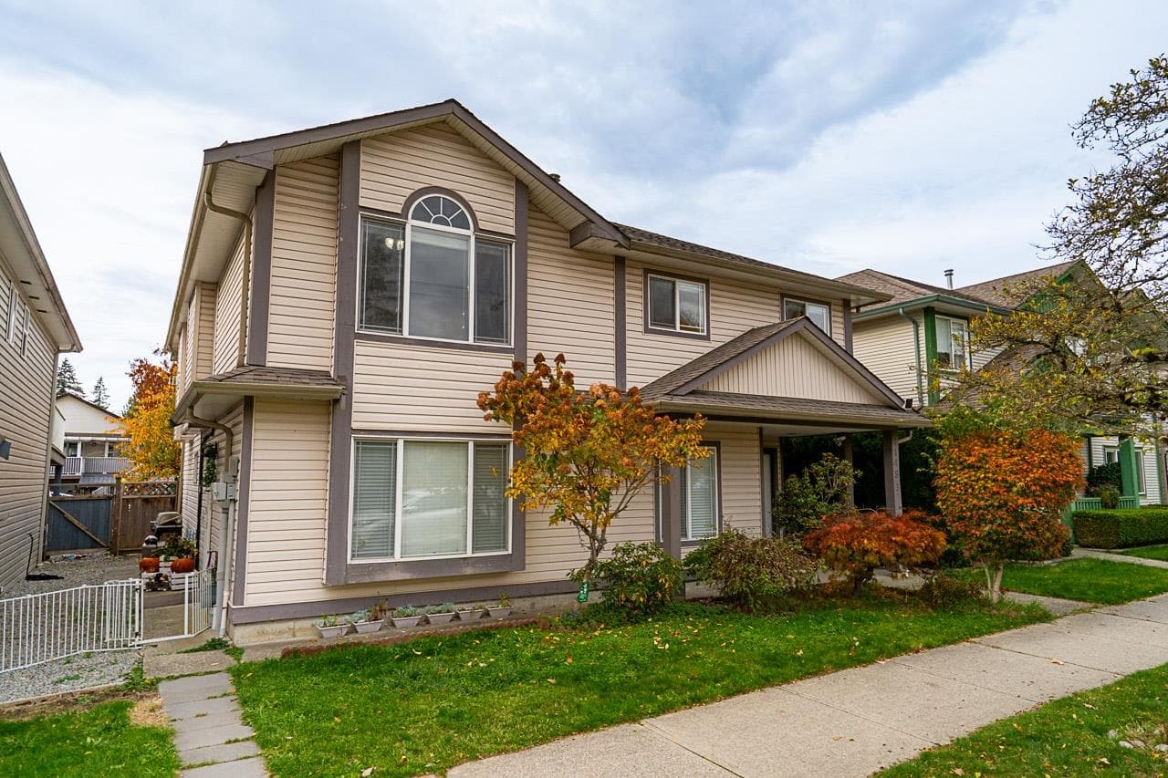 11483 240 Street, Maple Ridge, V2W 1A3 — photo 1