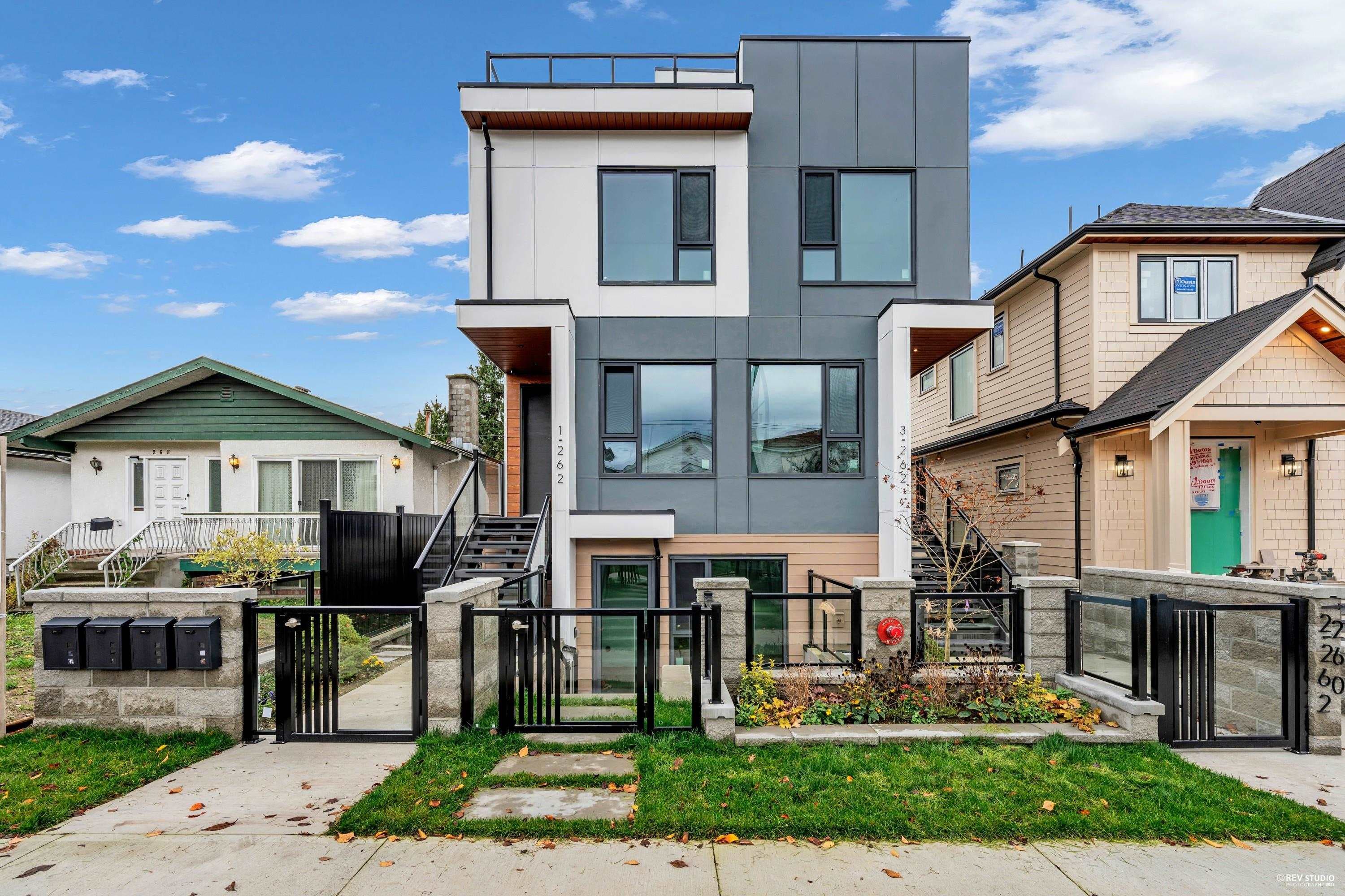2 - 262 E 65th Avenue, Vancouver — sold