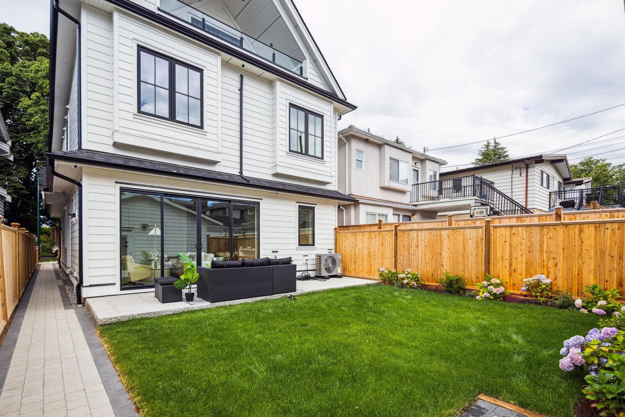 2 - 250 E 39th Avenue, Vancouver, V5W 1K2 — photo 2