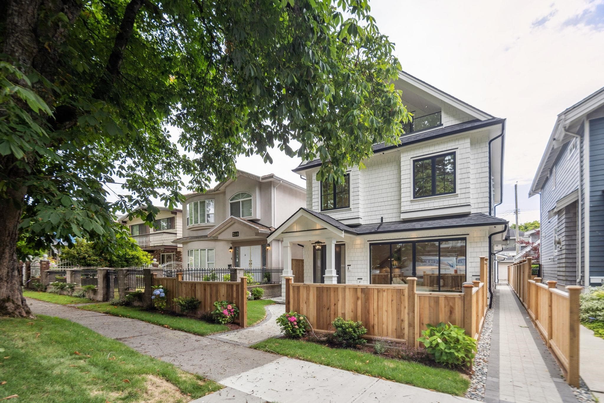 2 - 250 E 39th Avenue, Vancouver, V5W 1K2 — photo 1