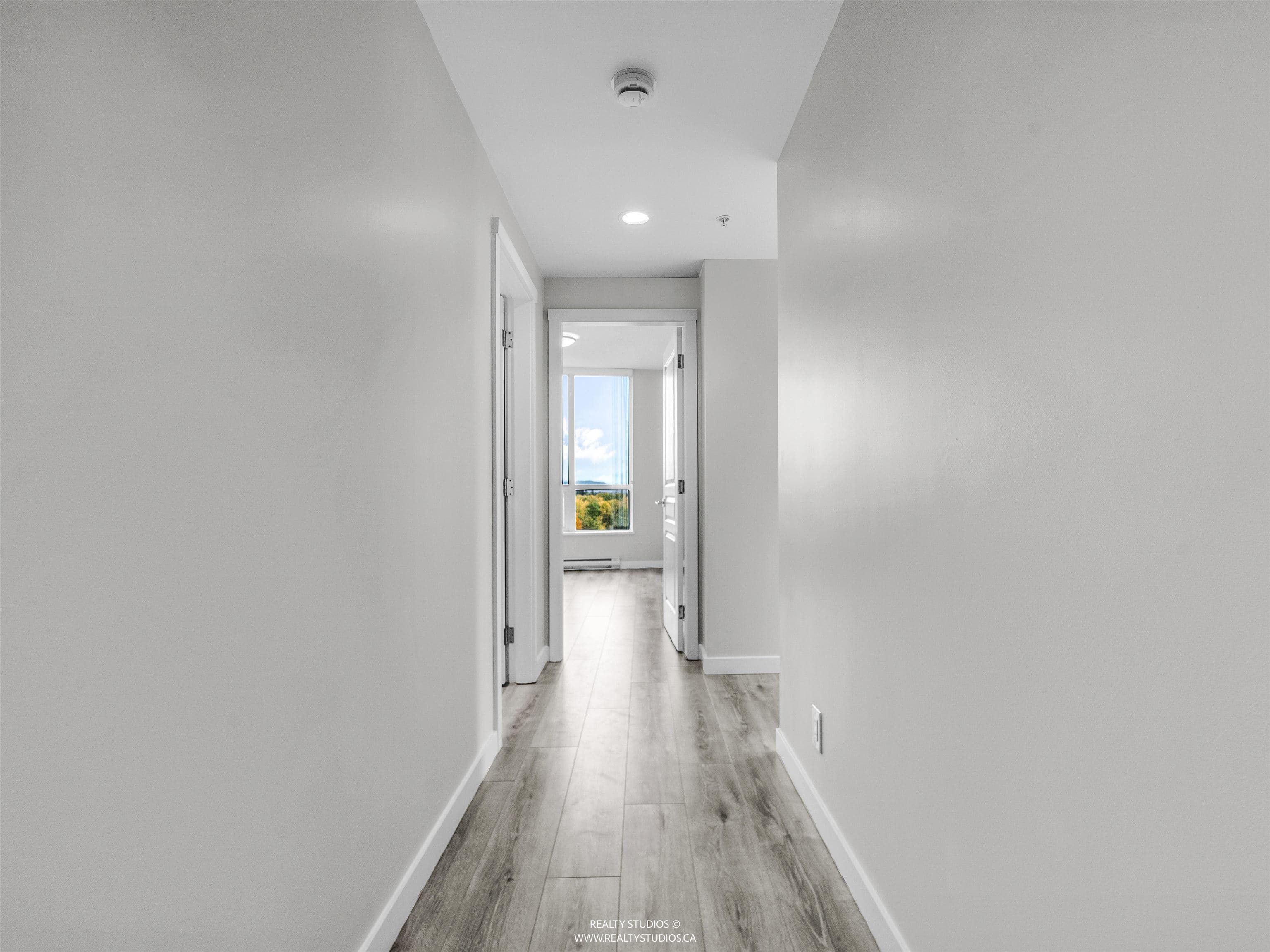 1503 - 3093 Windsor Gate, Coquitlam, V3B 0N2 — photo 5