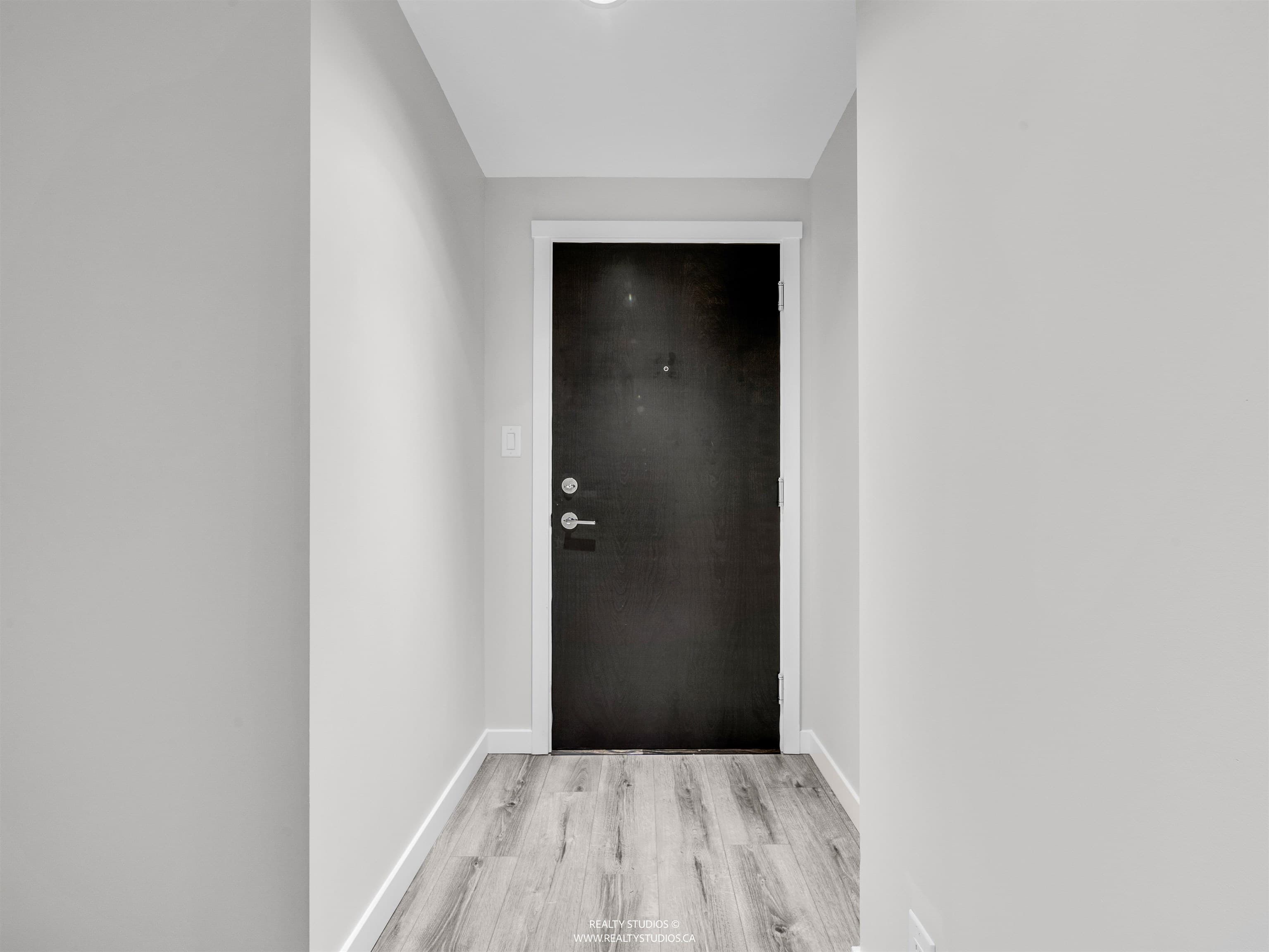 1503 - 3093 Windsor Gate, Coquitlam, V3B 0N2 — photo 4