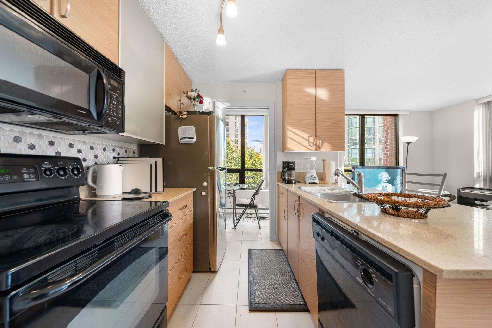 502 - 909 Mainland Street, Vancouver, V6B 1S3 — photo 3