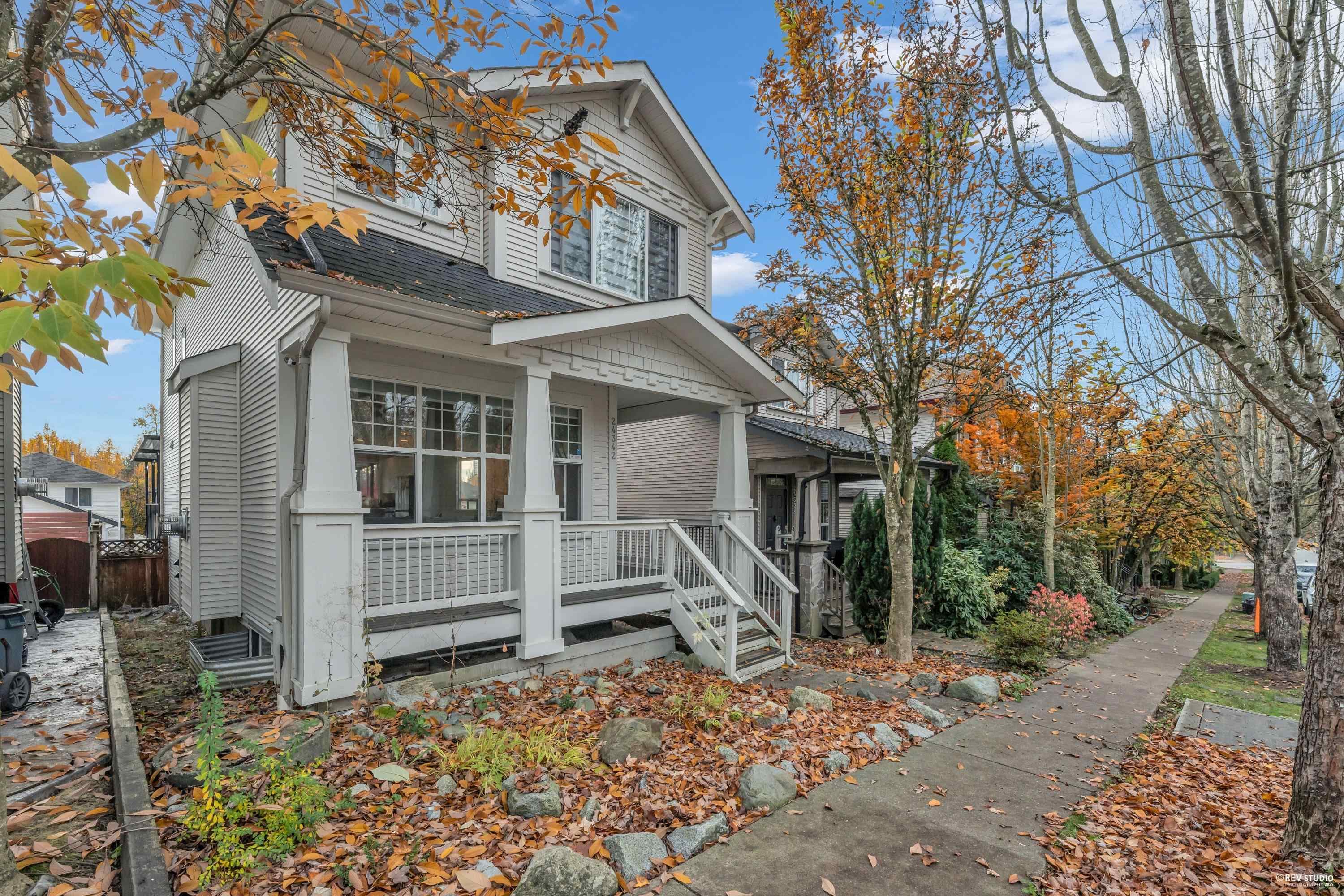 24342 102b Avenue, Maple Ridge, V2W 1Y2 — photo 1