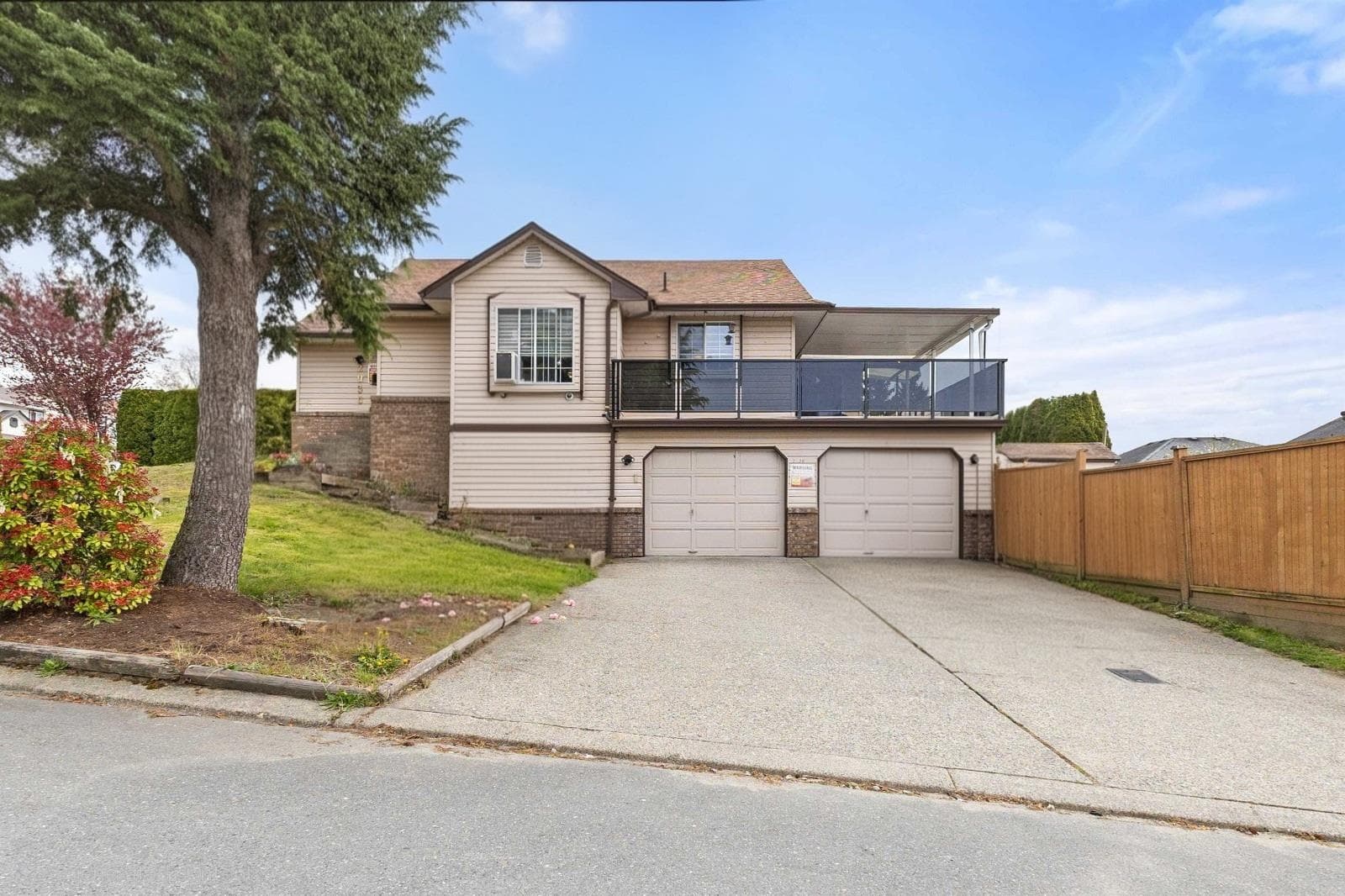 2930 Edgehill Avenue, Abbotsford, V2T 5J9 — photo 1
