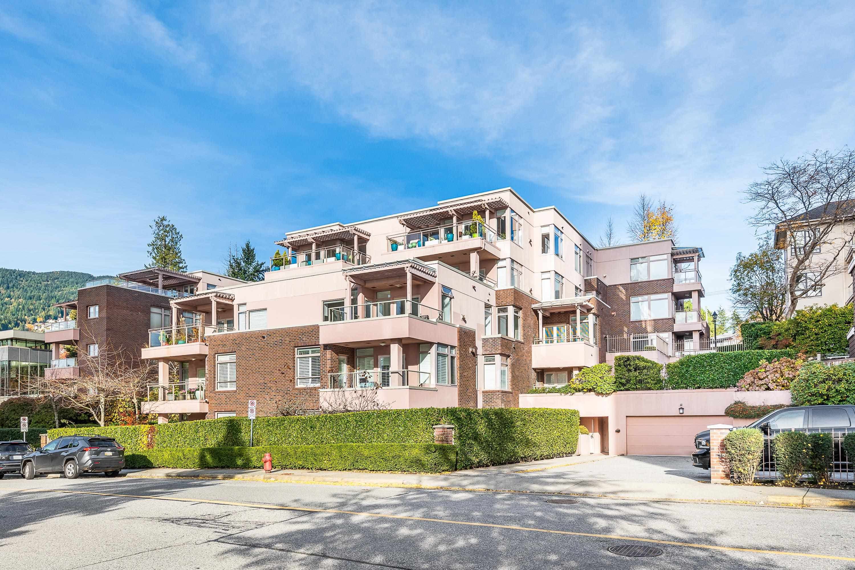 302 - 2271 Bellevue Avenue, West Vancouver