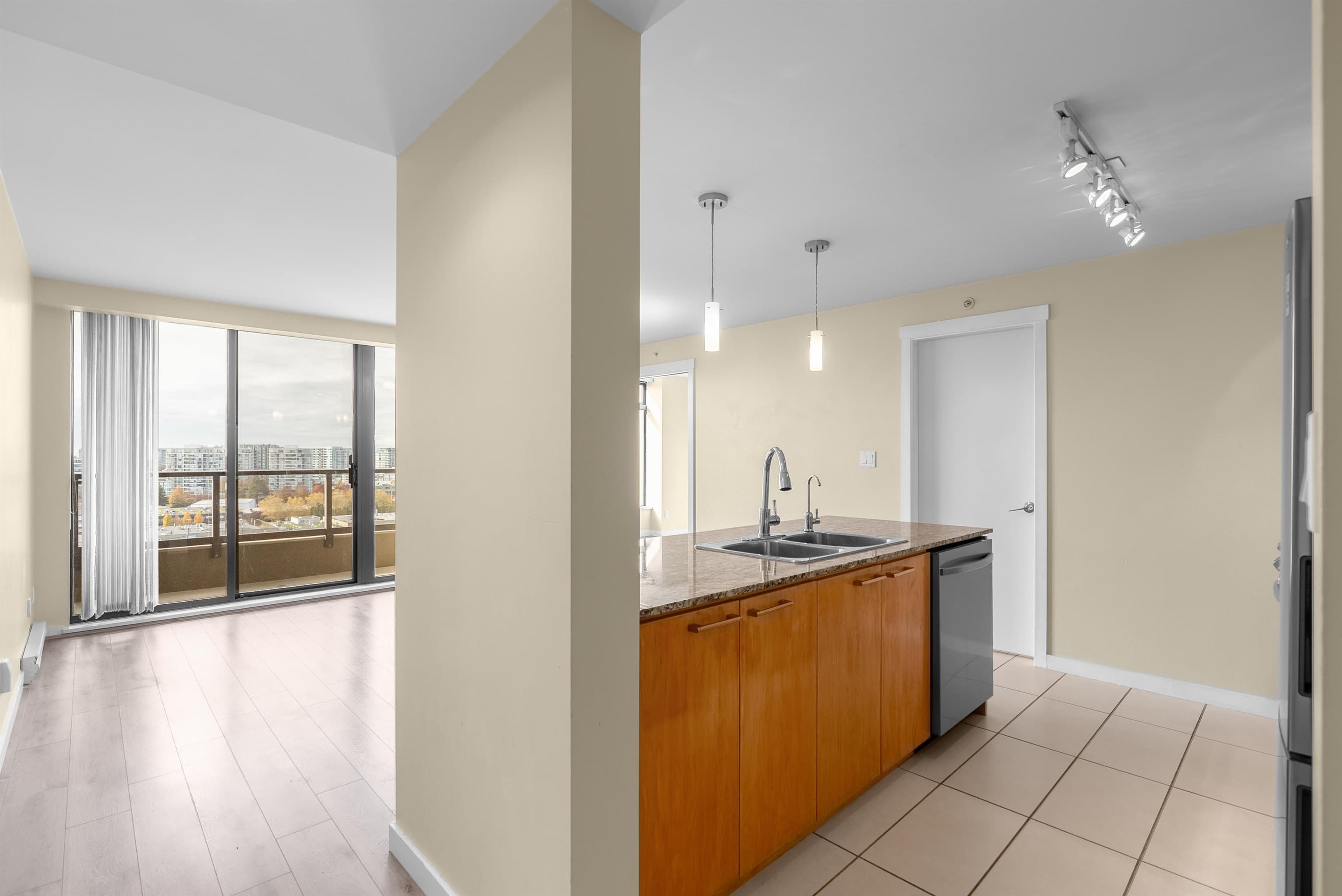 1702 - 5811 No. 3 Road, Richmond, V6X 2C9 — photo 5