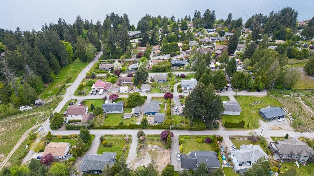 5112 Pam Road, Sechelt, V7Z 0G6 — photo 2