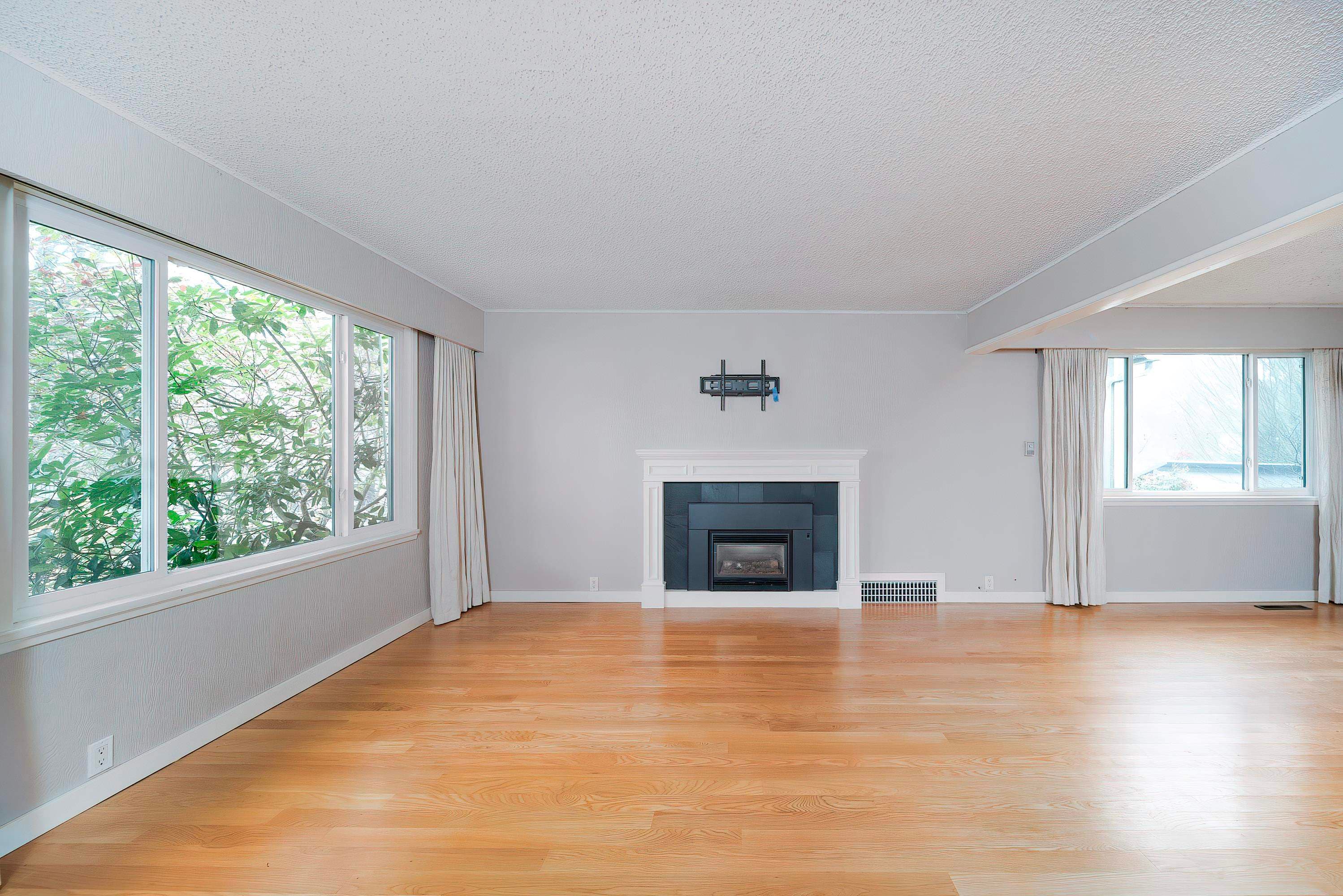 454 Kelly Street, New Westminster, V3L 3T9 — photo 2