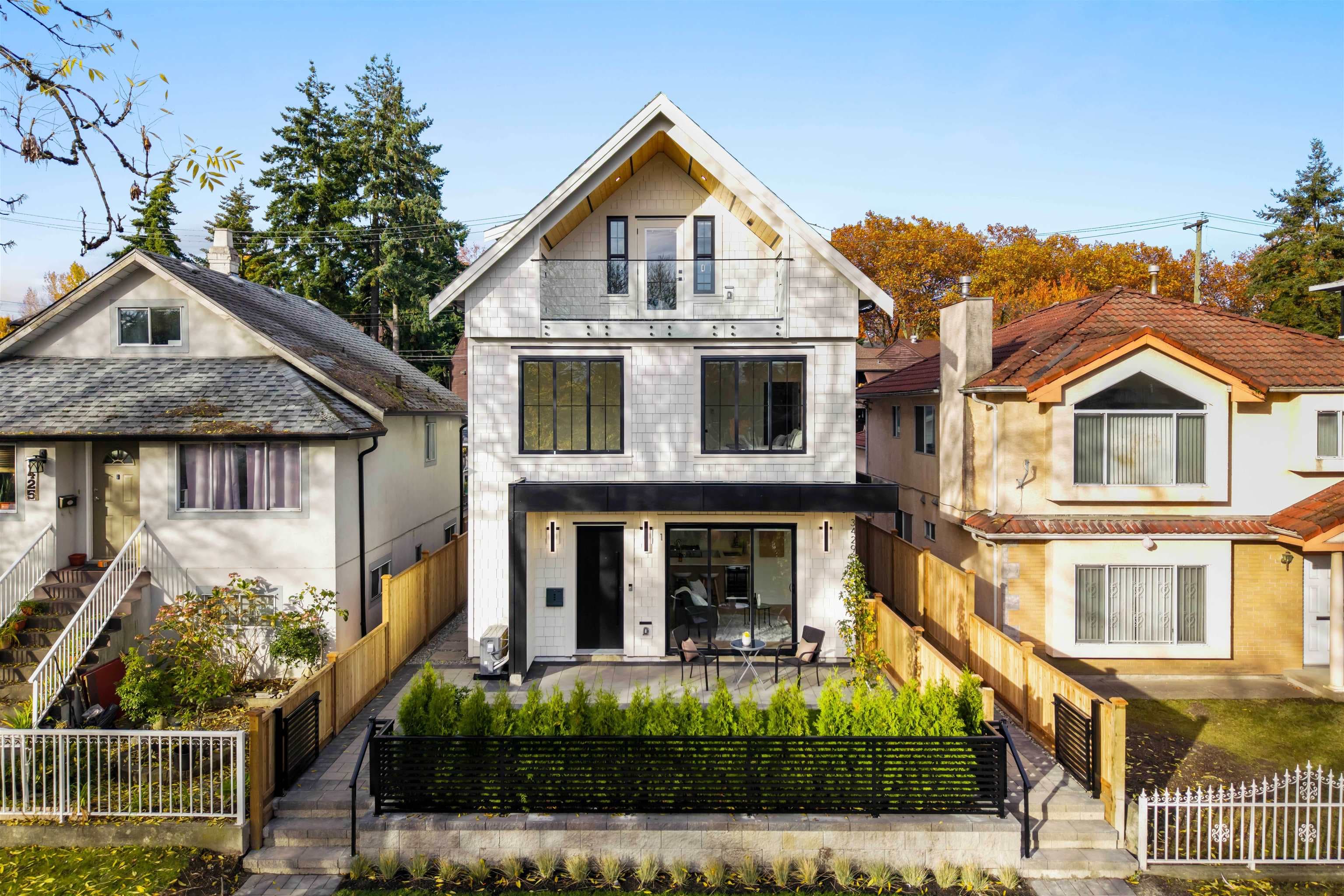 1 - 3429 Napier Street, Vancouver