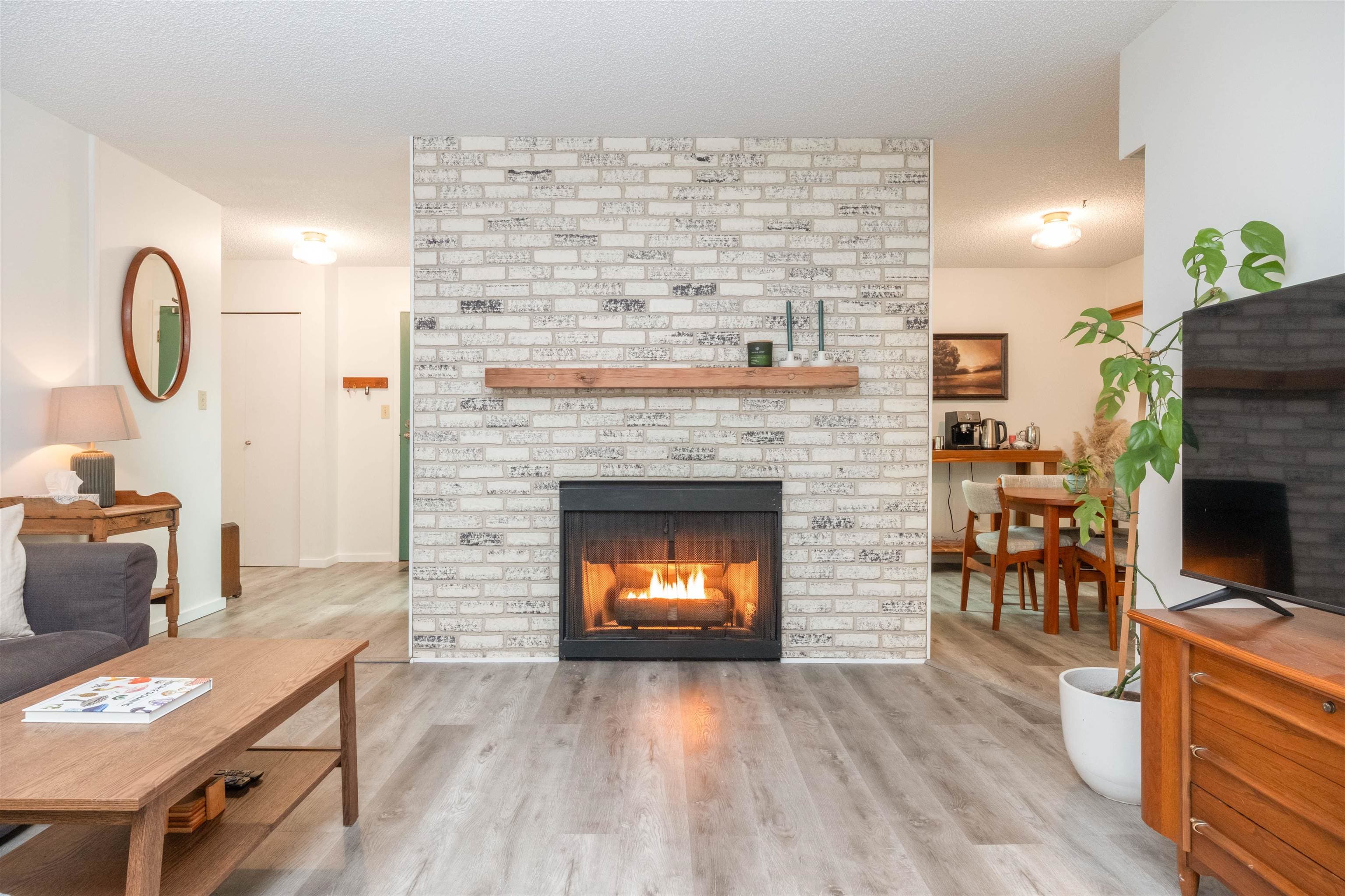 207 - 1048 King Albert Avenue, Coquitlam, V3J 1X5 — photo 2